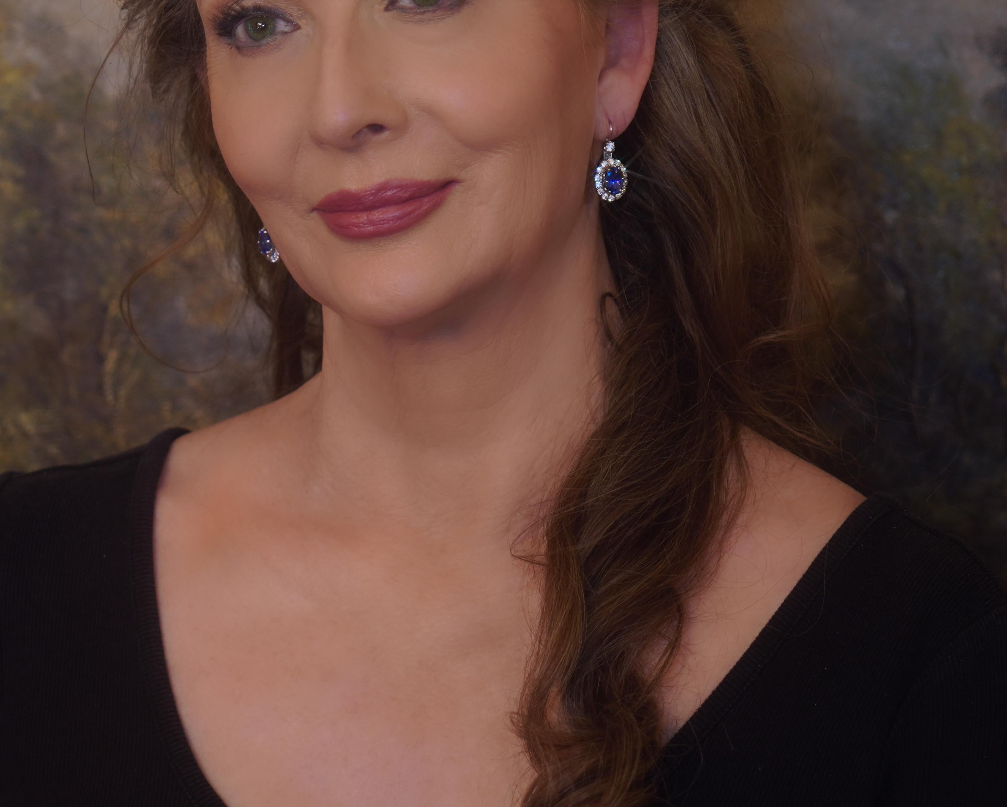 Old South Jewels proudly presents GIA CERTIFIED PLATINUM UNHEATED SAPPHIRE & DIAMOND 9.12 CARAT VINTAGE EARRINGS!   VERY RARE ROYAL BLUE/ CORNFLOWER NATURAL UNHEATED BLUE SAPPHIRES & VS FINE SPARKLING DIAMONDS.  

GIA Certification Paperwork is