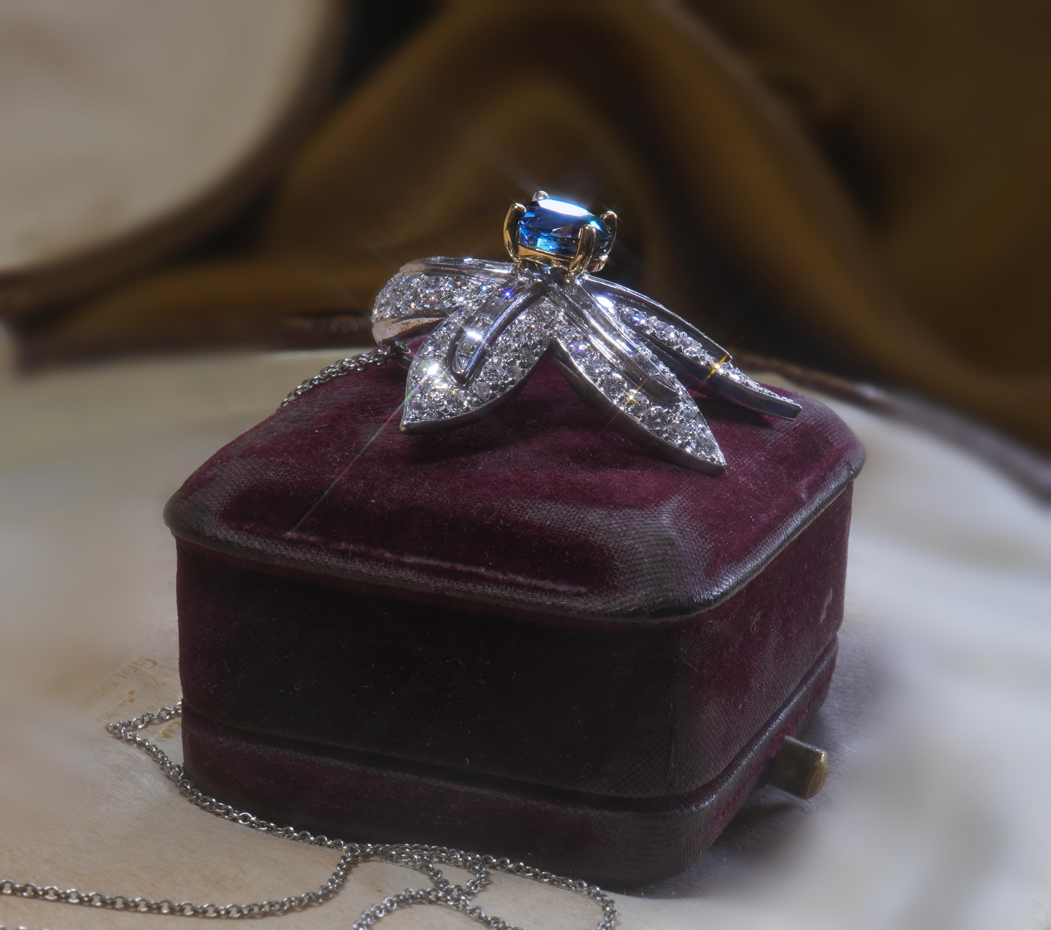Colgante Platino Zafiro Diamante No Calentado Vintage GIA 18K VS Antiguo 7.53 Cts Corte oval en venta