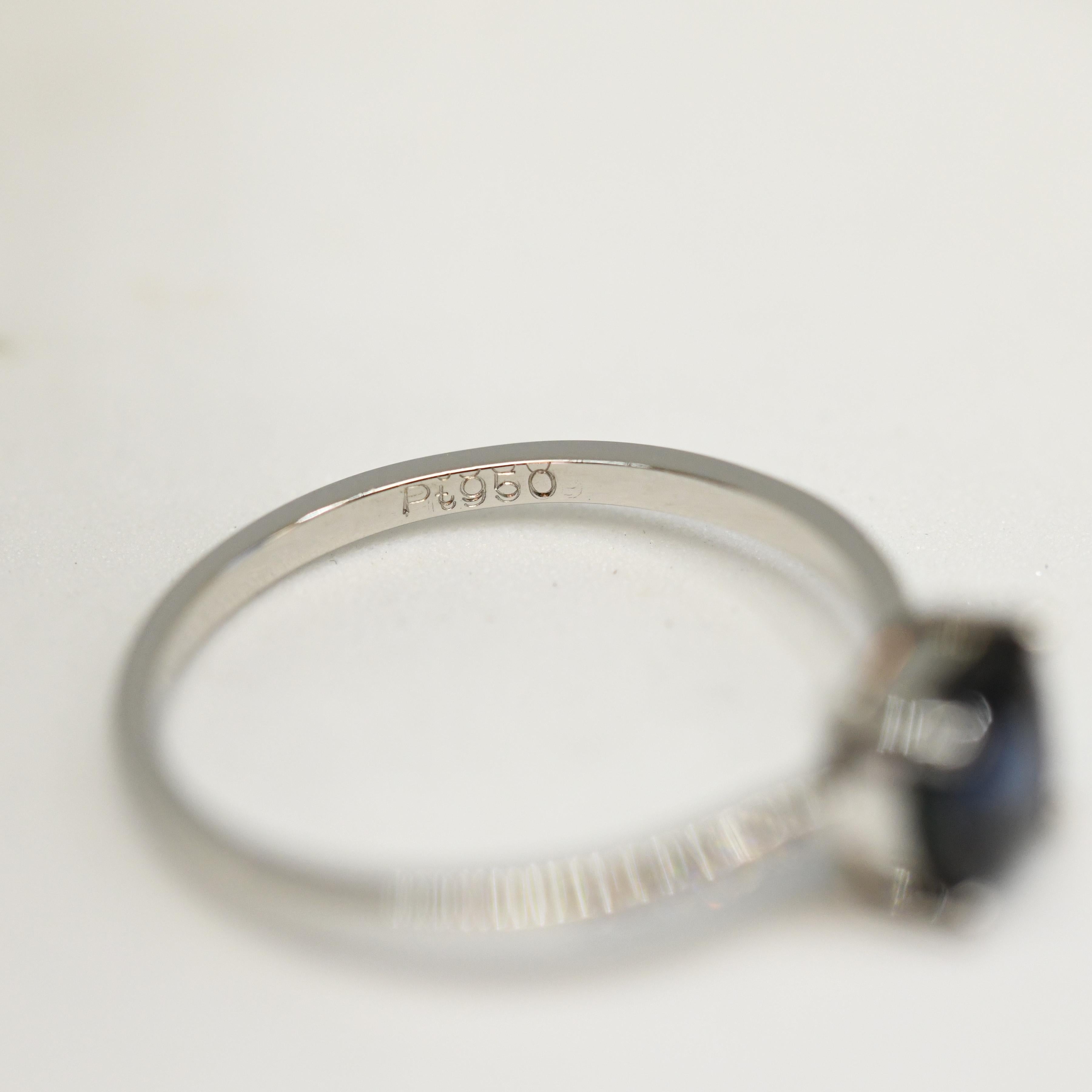 Anello in platino con zaffiro e diamanti incastonati in vendita 13