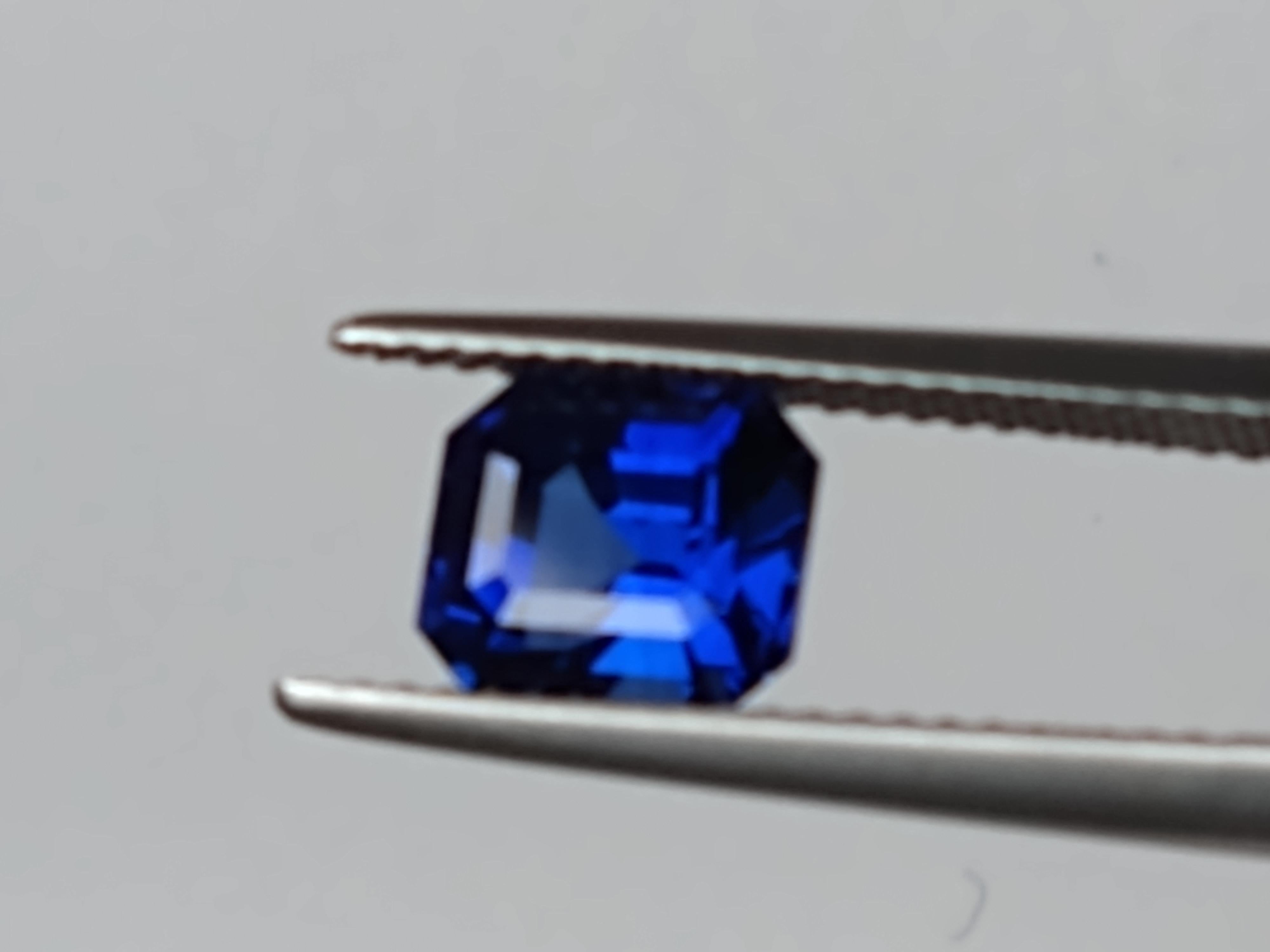 For Sale:  Platinum Sculpture Unisex Ring with 2.48 Carat Emerald Cut Blue Sapphire 4