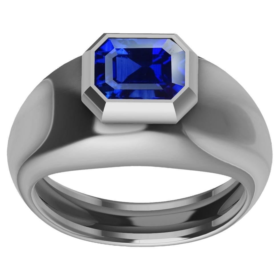 Platin-Skulptur Unisex-Ring mit 2,48 Karat blauem Saphir im Smaragdschliff