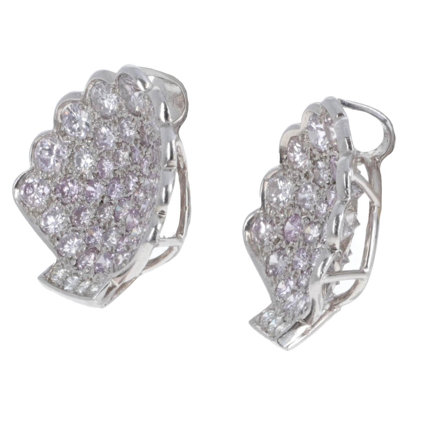 Taille ronde Boucles d'oreilles coquillage en platine 5.75 carats Pink Diamond et 7 diamants blancs, clip on en vente