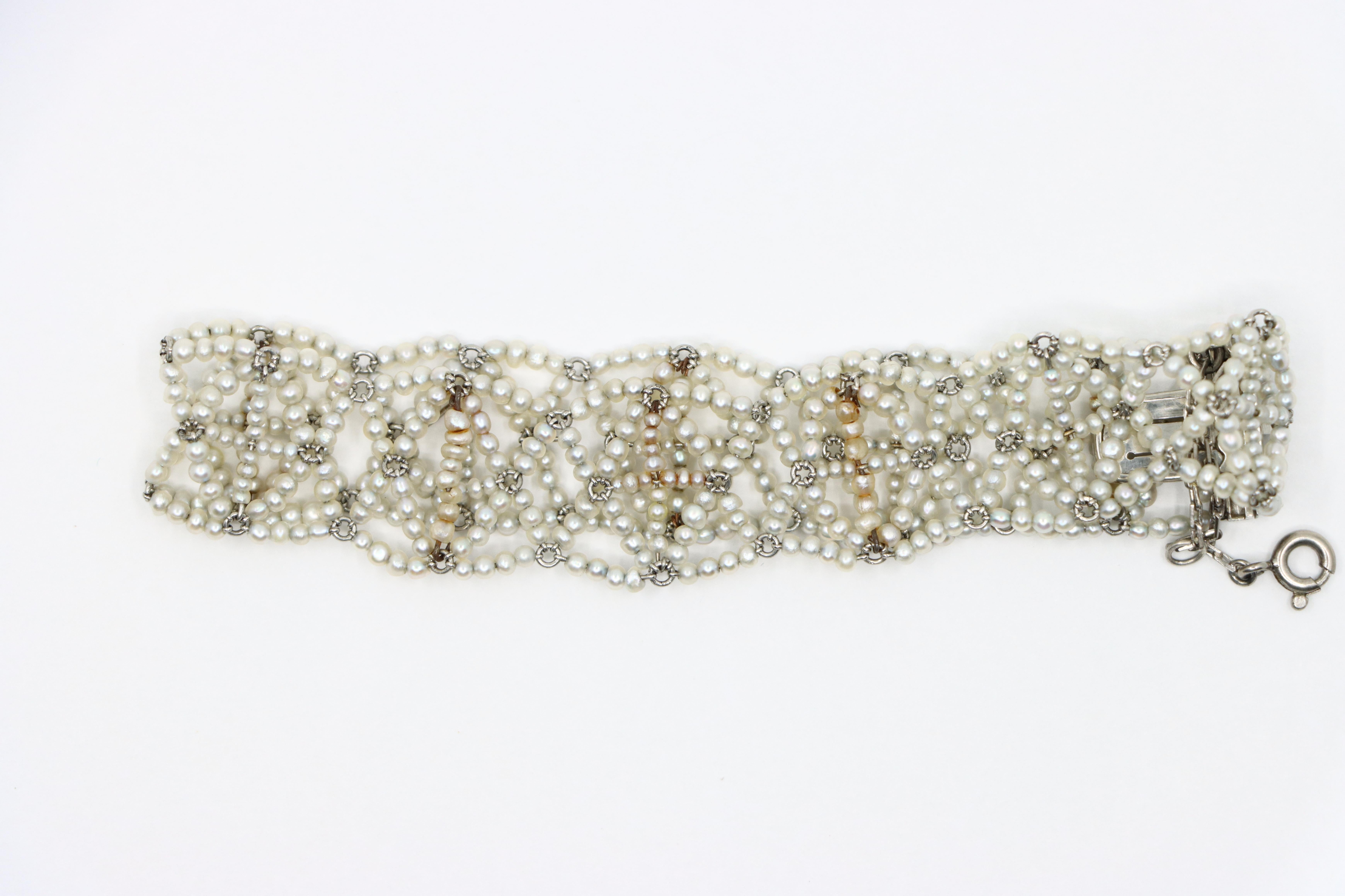Pulsera en tejido de perlas semilla de platino en venta 1