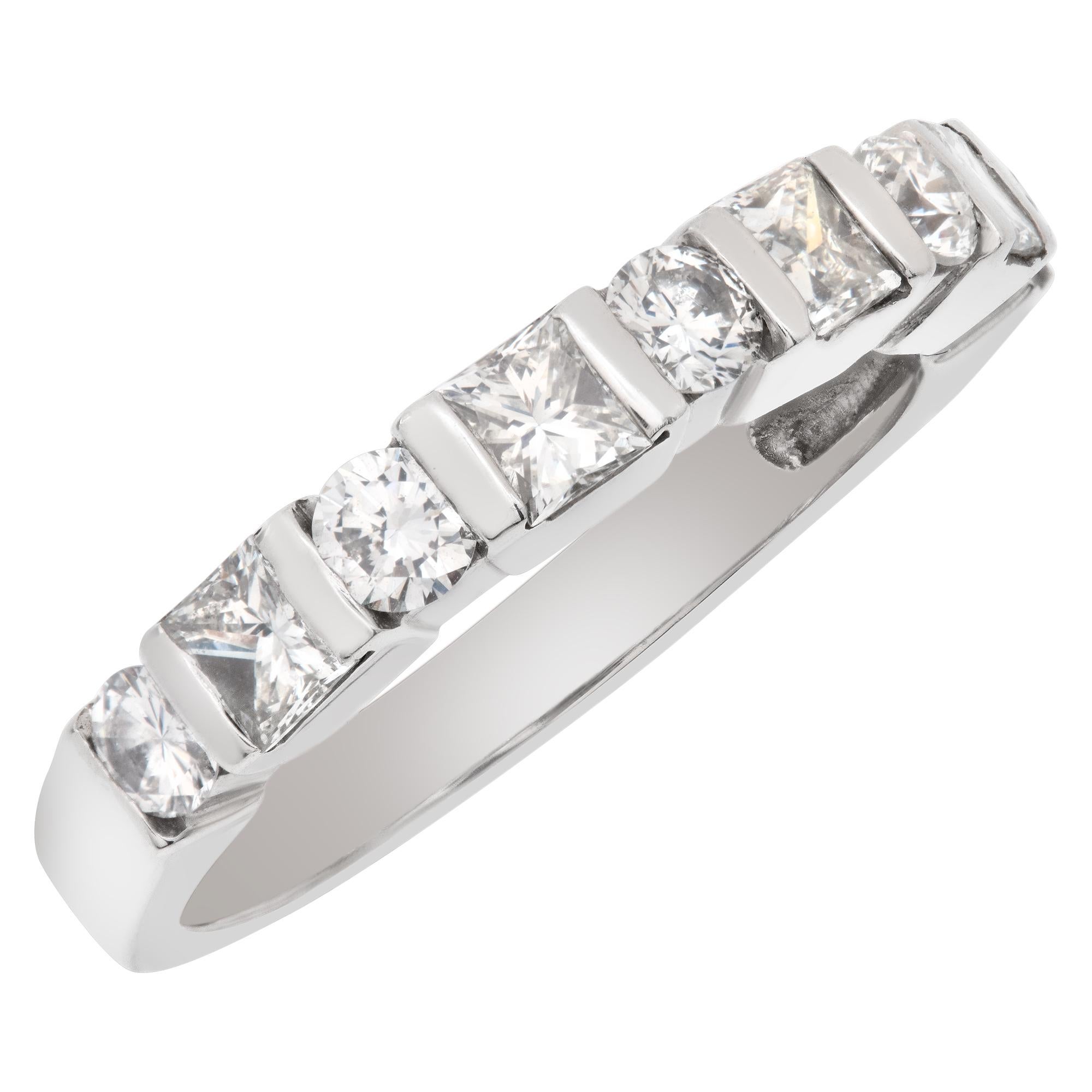 Alliance et bague d'éternité en platine avec semi-diamants, 1,00 carat Excellent état - En vente à Surfside, FL