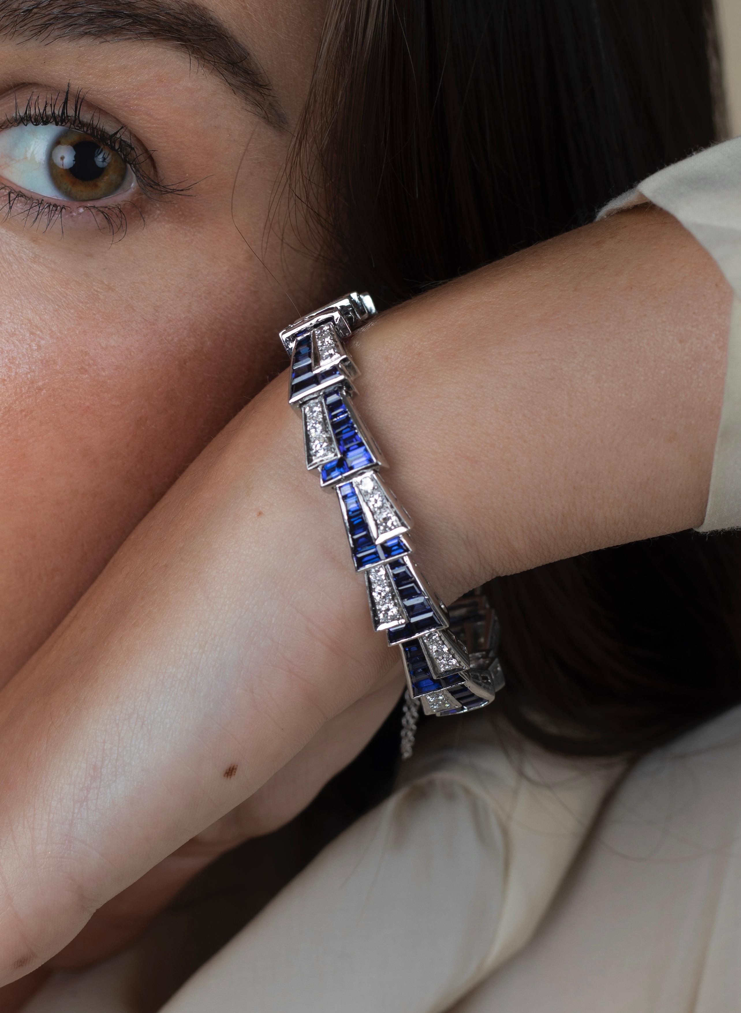 Platin Set Blauer Saphir & Diamant Abwechselnd gespiegeltes Vintage-Armband (Baguetteschliff) im Angebot