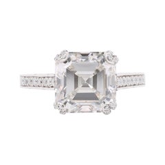 Platinfassung Fancy Verlobungsring mit quadratischem Smaragd und Diamanten in der Mitte