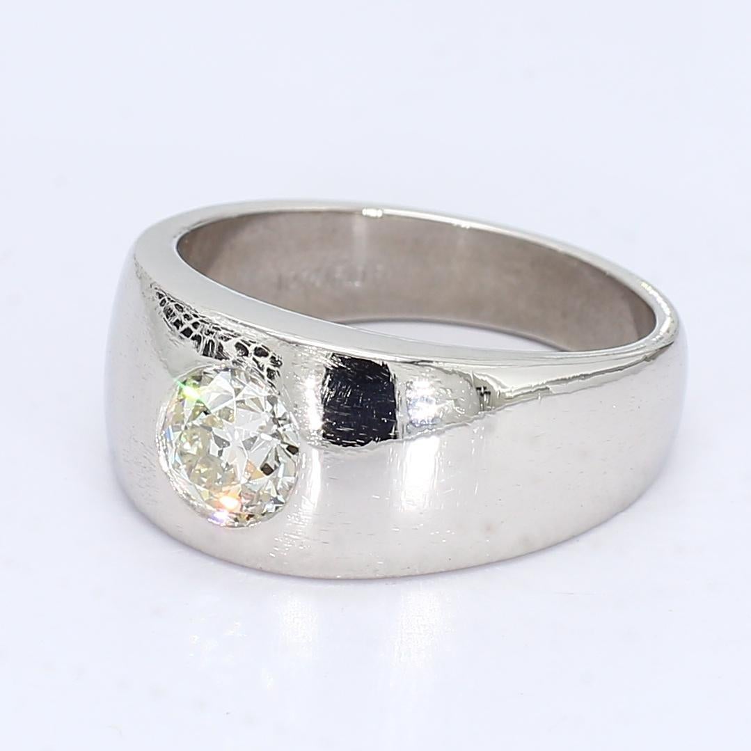 Platinum Signet Ring with .8ct Diamond Center - Size 7.5 Corte europeo antiguo en venta