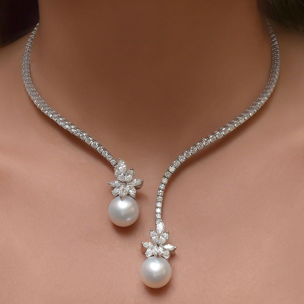 Platinum and 18 karat white gold spring wire necklace with white diamonds and twin South Sea Pearl drops.
Marquis-cut diamond weight: 16 = 4.48 carats total.
Round brilliant diamond weight: 91 = 7.09 carats total.
South Sea pearls measure 13.5mm x