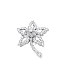 Platinum Star Brooch Featuring a Delicate Floral Design with a Round Brilliant D
