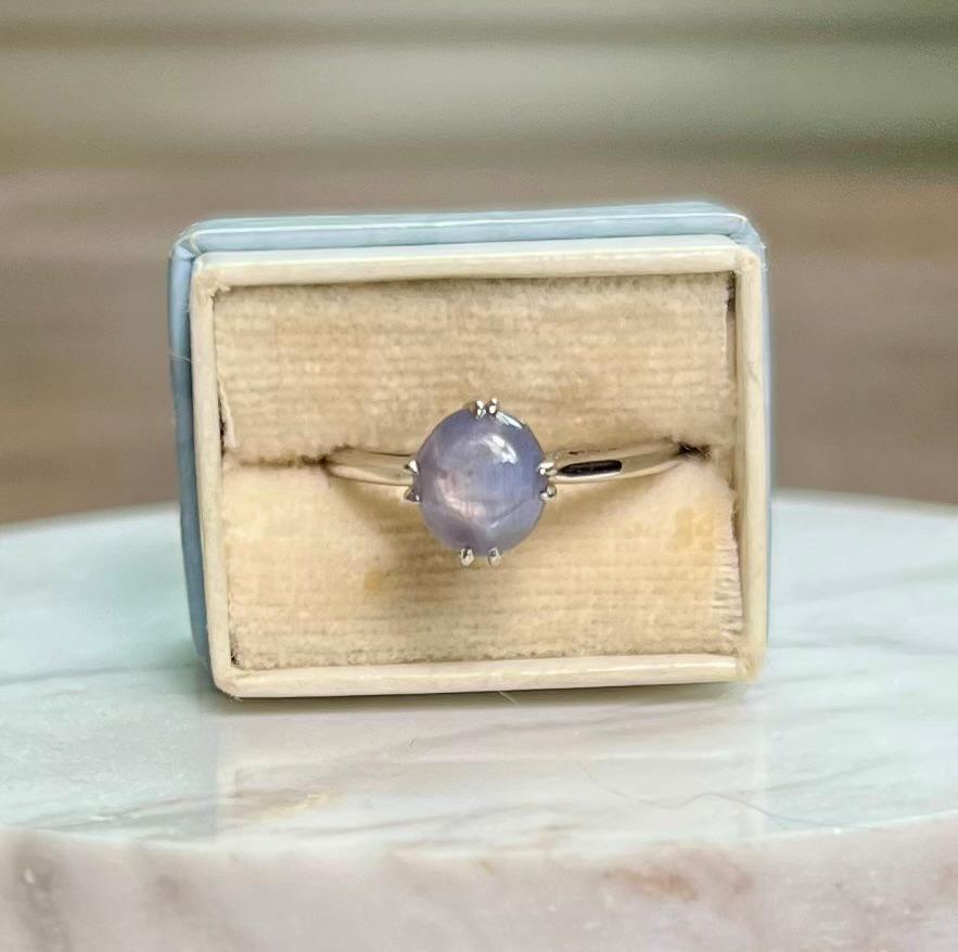 Women's or Men's Platinum Cabochon Star Sapphire Ring 1970s