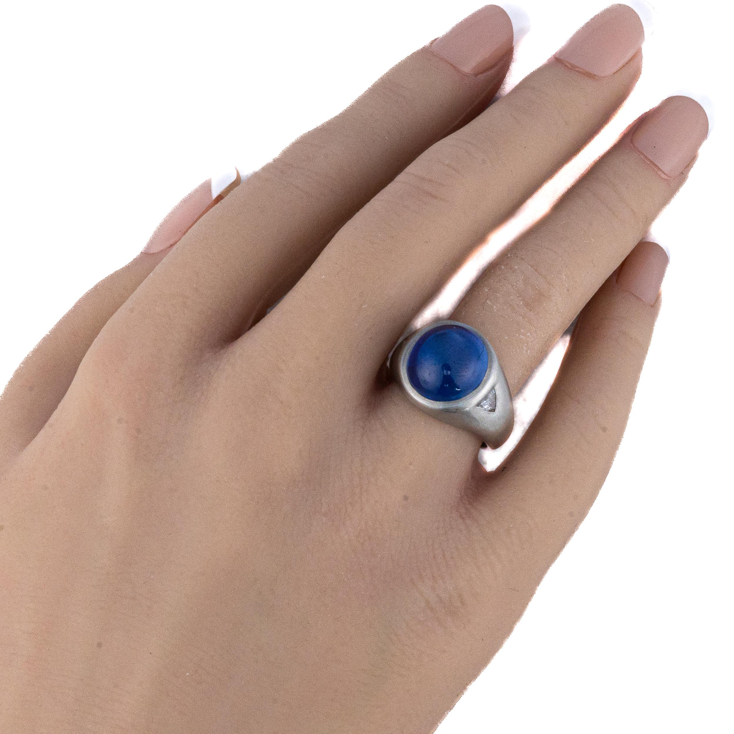 Retro Platinum Star Sapphire with Trillion Cut Side Diamond Solitaire Ring For Sale