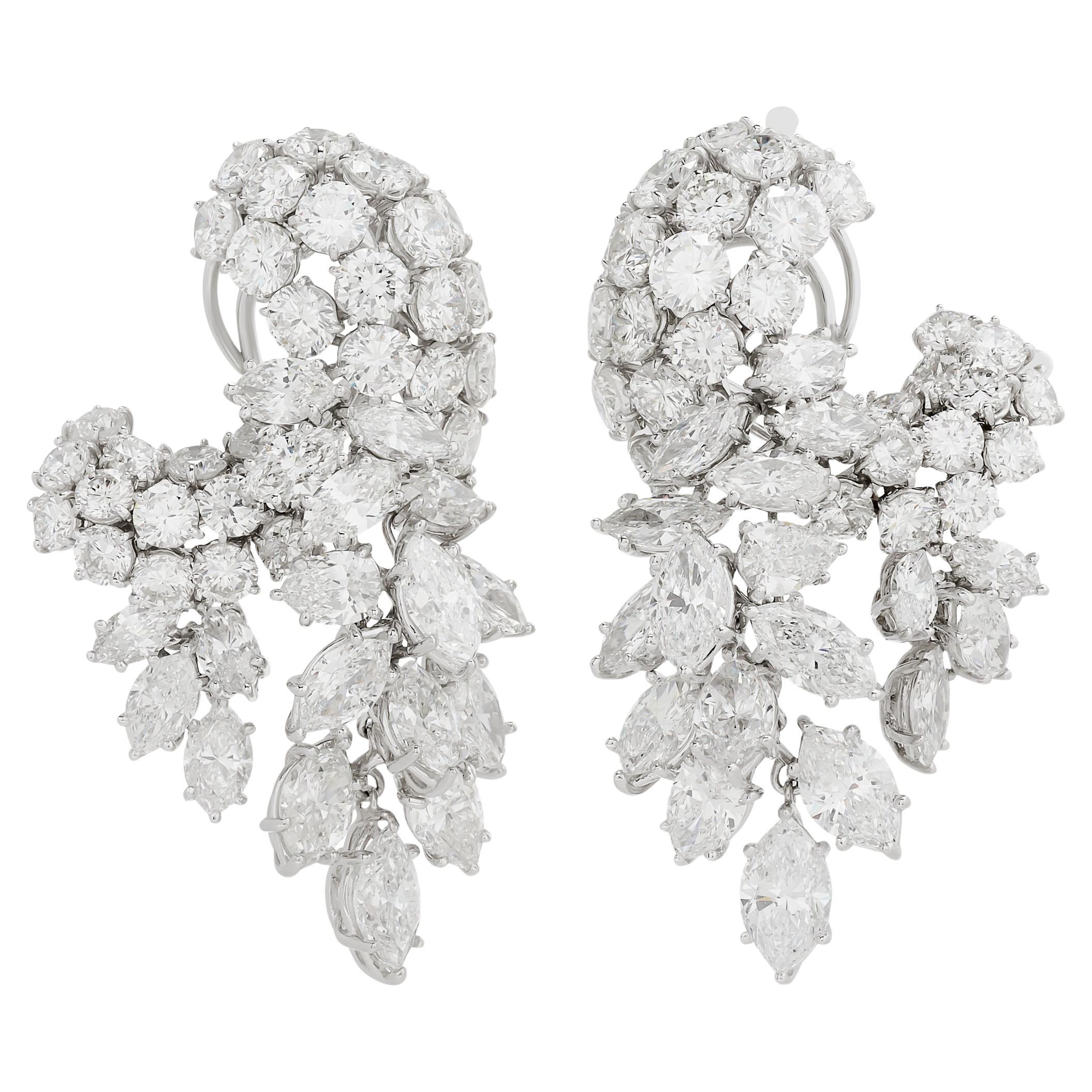 Boucles d'oreilles en platine avec grappes de diamants