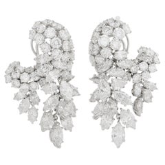 Boucles d'oreilles en platine avec grappes de diamants