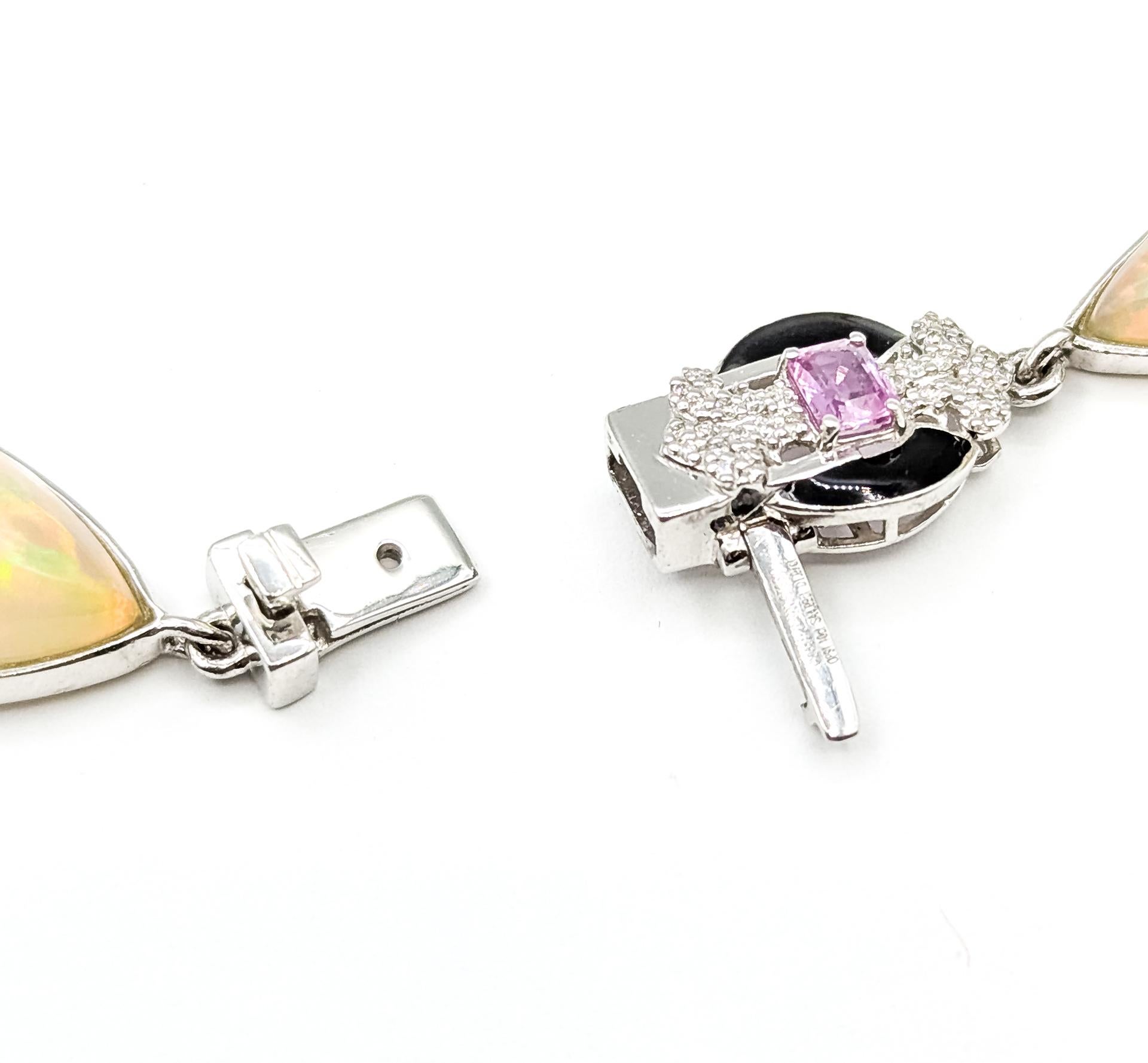 Donna Collana in platino con smalto nero, diamanti, zaffiri rosa ed etiopi in vendita