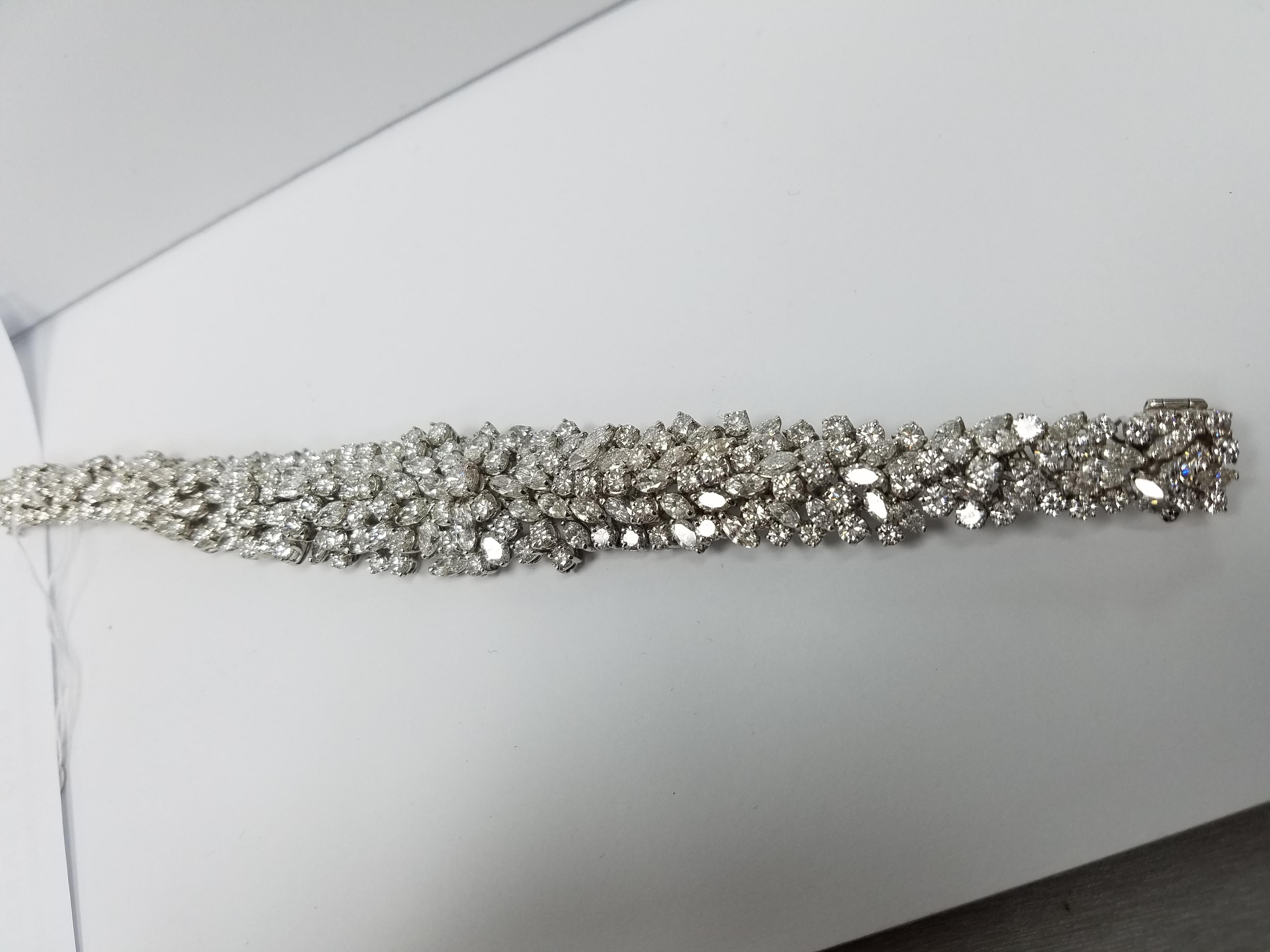 Platinum Stone on Stone Style Bracelet White Diamonds 70 Carat In Good Condition In New York, NY