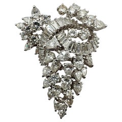 Broche bouleau de raisin stylisé en platine et diamants