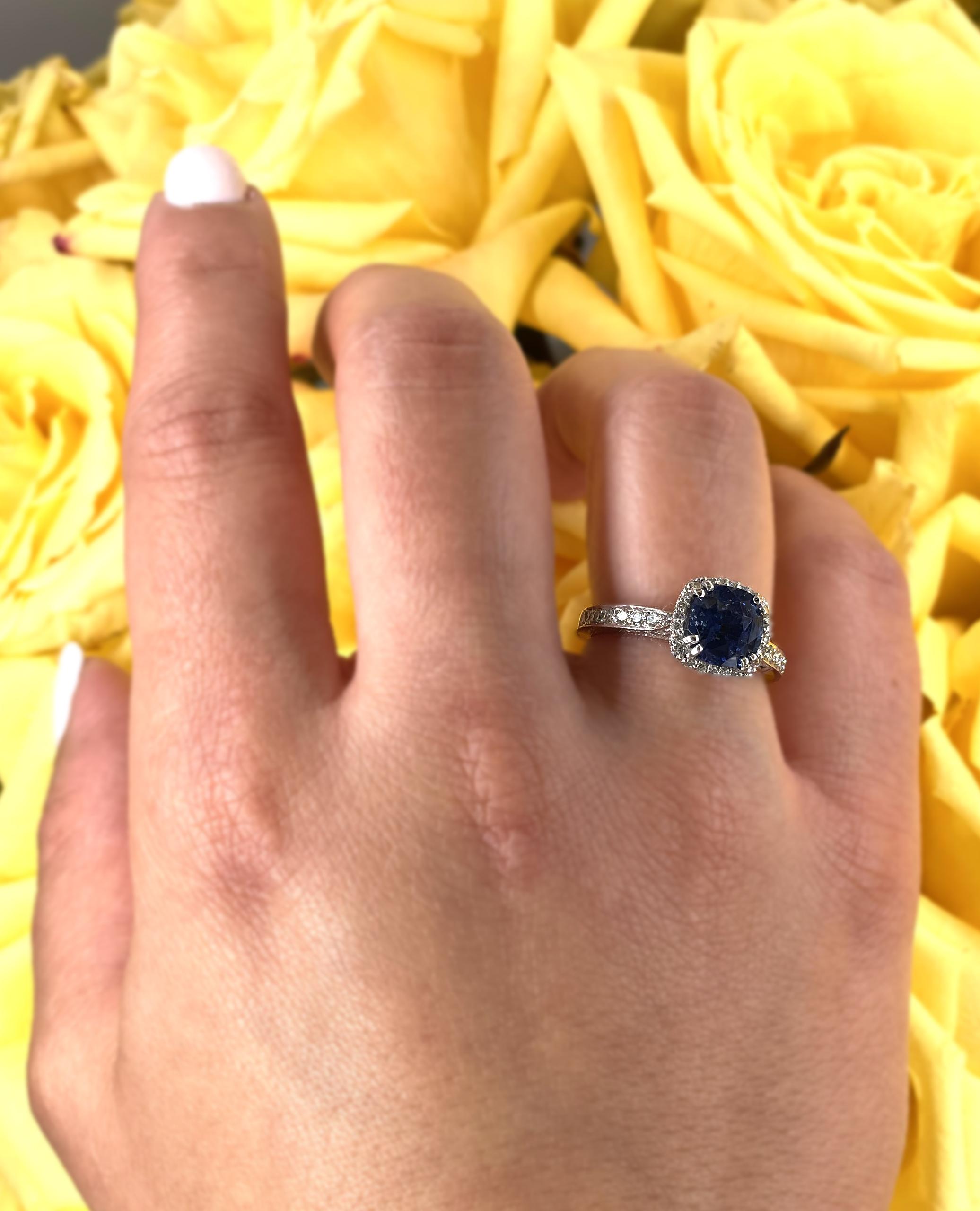 Platinum Tacori Dantela Ring with Sapphire In New Condition In Old Tappan, NJ