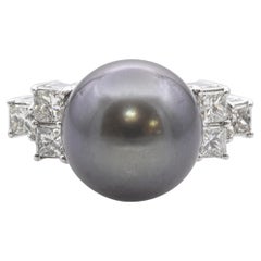 Anello in platino con perla di Tahiti e diamante da 1,01tcw