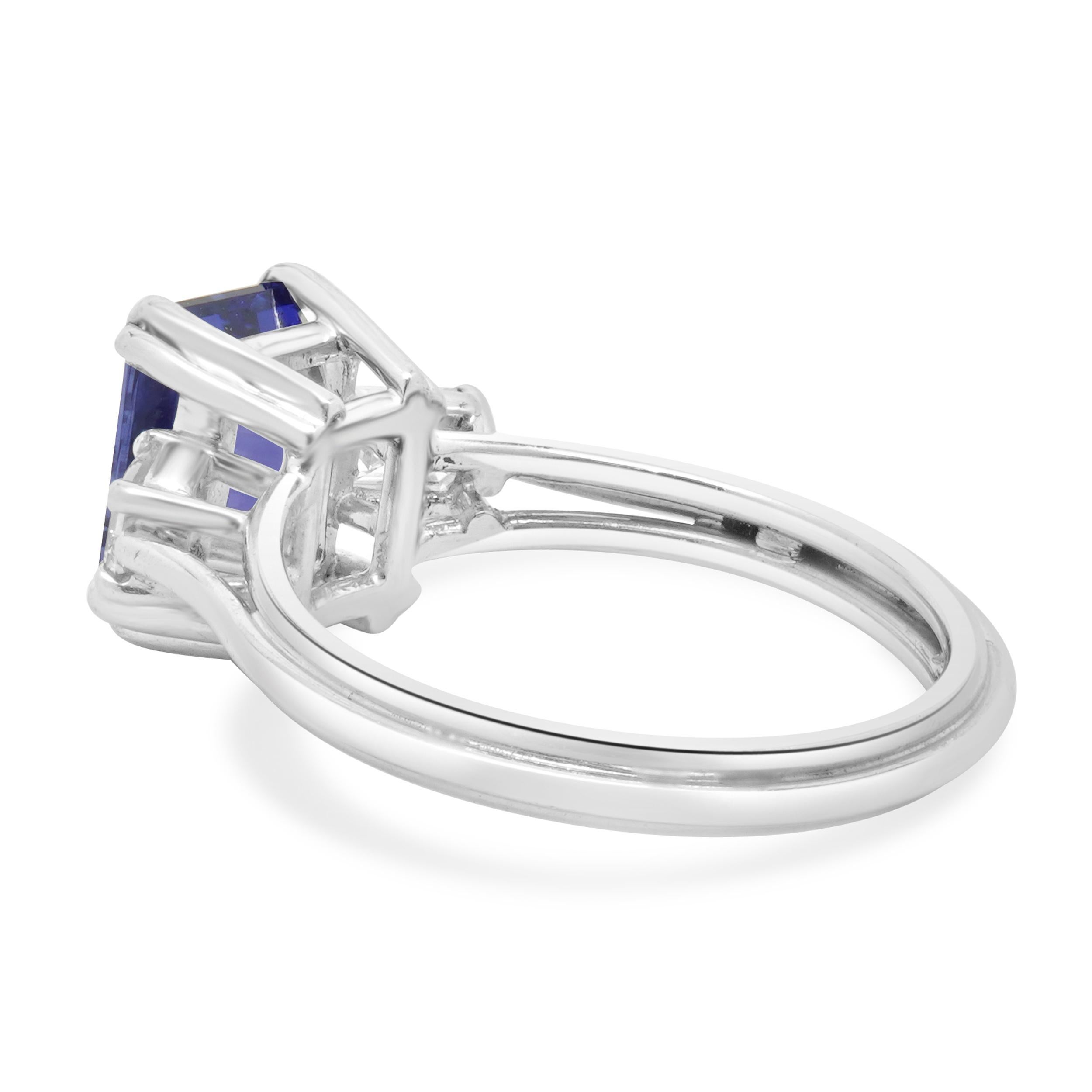 Platinum Tanzanite and Diamond Ring In Good Condition For Sale In Scottsdale, AZ