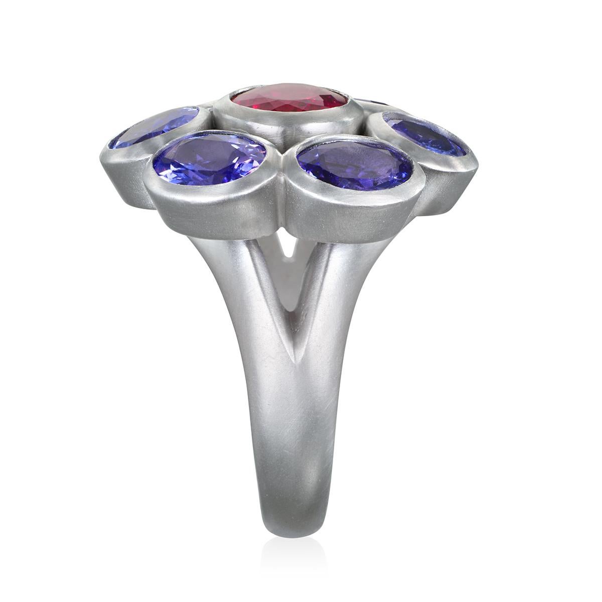 Platinum Tanzanite and Pink Tourmaline Daisy Ring In New Condition For Sale In Westport, CT