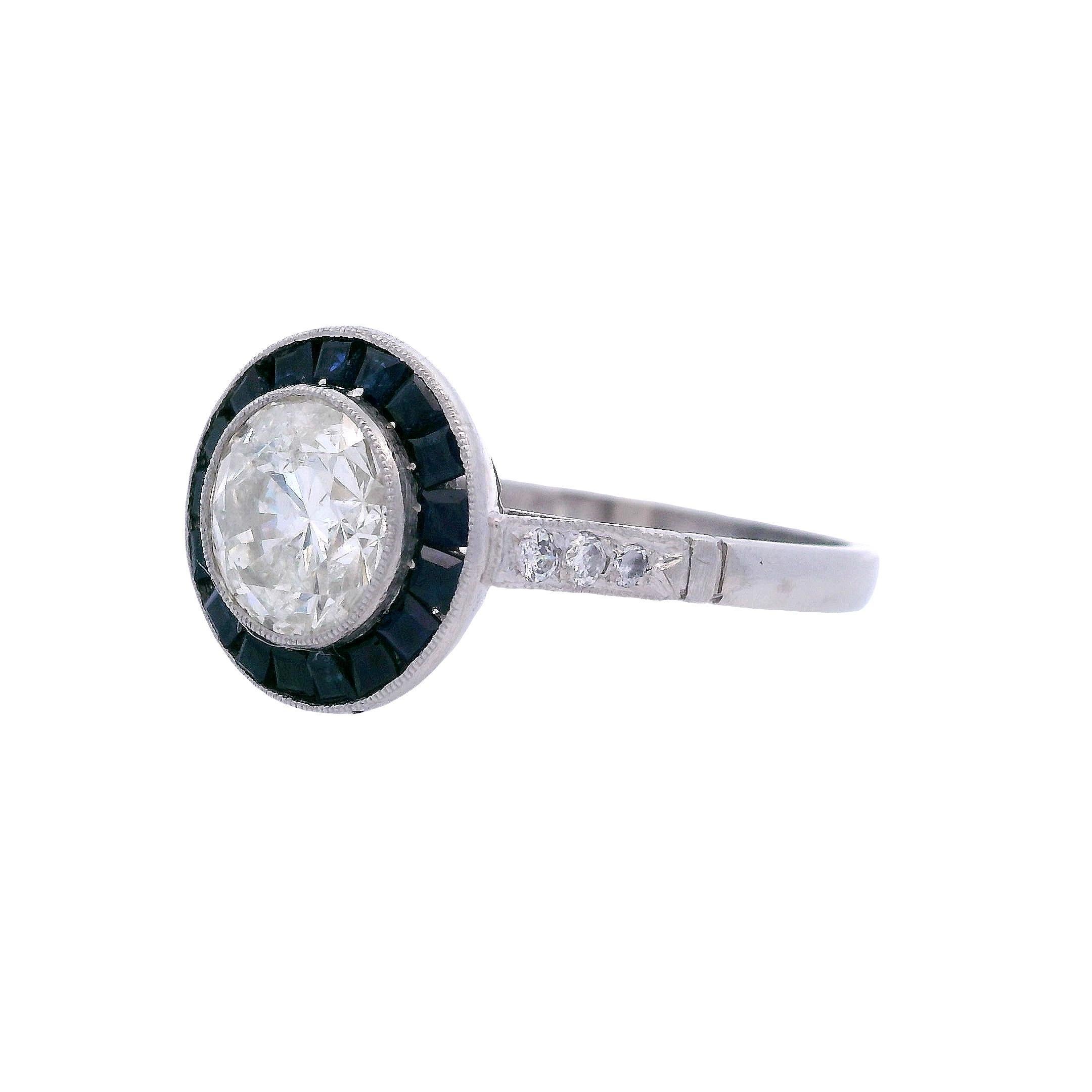 Taglio antico europeo Platinum Target Ring with 1.26 Cts Diamonds and Sapphires in vendita