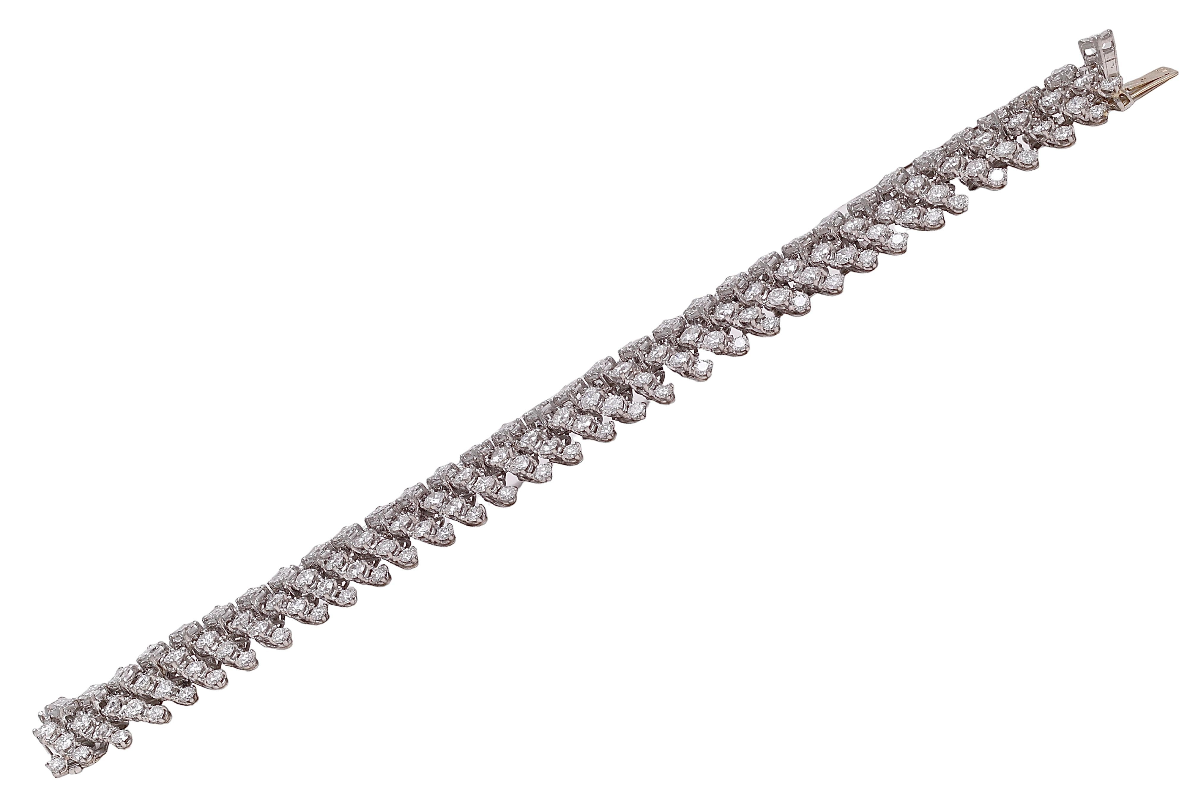 Platin-Tennisarmband aus Platin 30ct. Quadratische & Brillante Diamanten, Nachlass Sultan Oman   (Kunsthandwerker*in) im Angebot