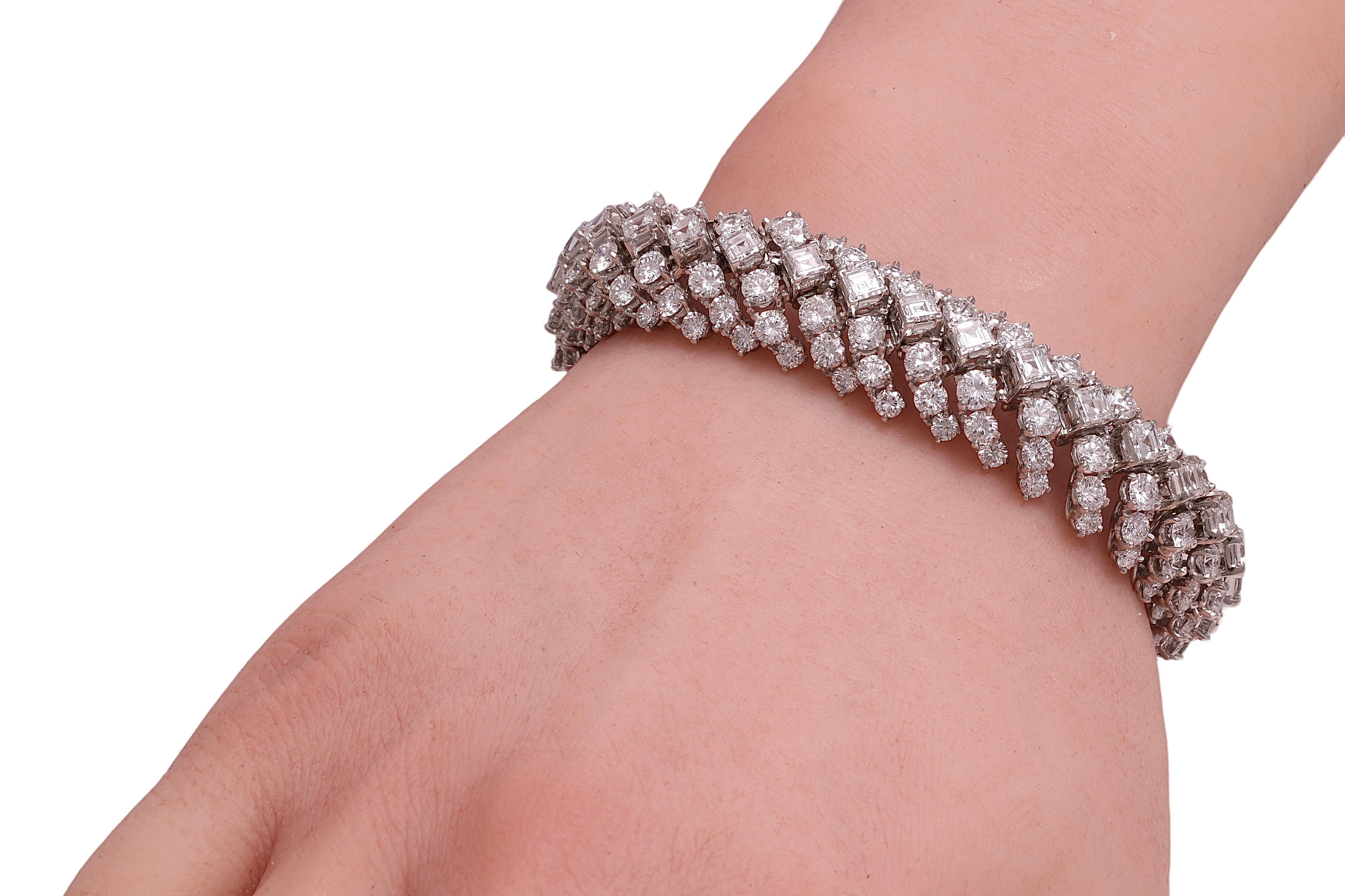 Platin-Tennisarmband aus Platin 30ct. Quadratische & Brillante Diamanten, Nachlass Sultan Oman   im Angebot 1