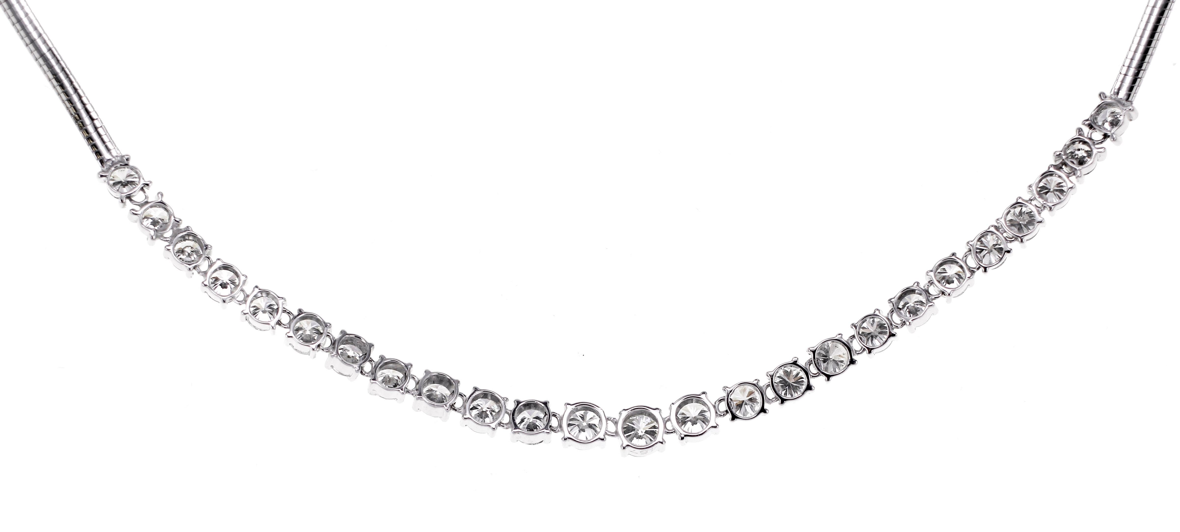 4.67 carats of white brilliant round diamond are set in Platinum in this tennis necklace. The details of the diamond are mentioned below:
Color: D
Clarity: Vvs
