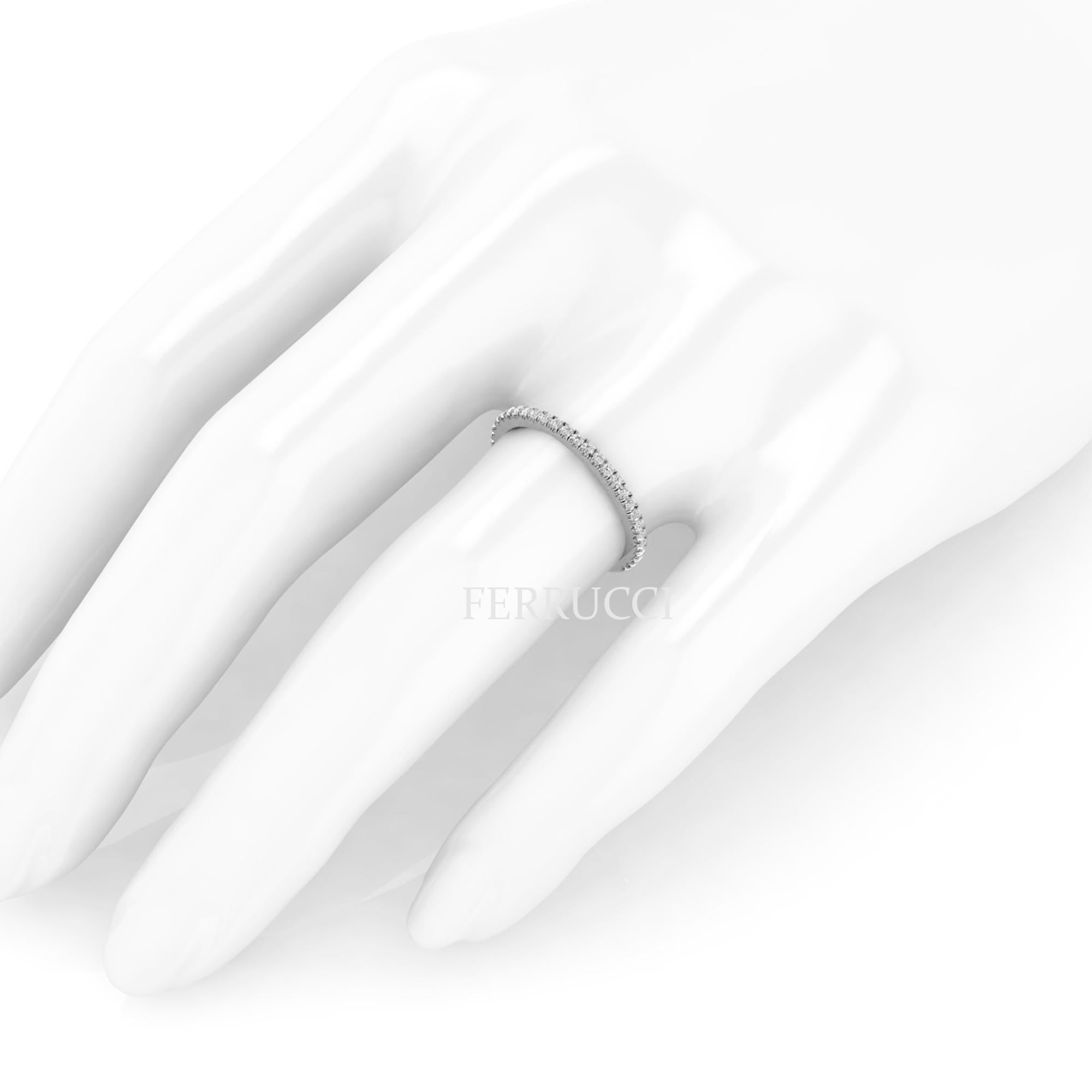 Dünner, stapelbarer Platin 950 Ring mit Diamanten Pavé im Zustand „Neu“ im Angebot in New York, NY