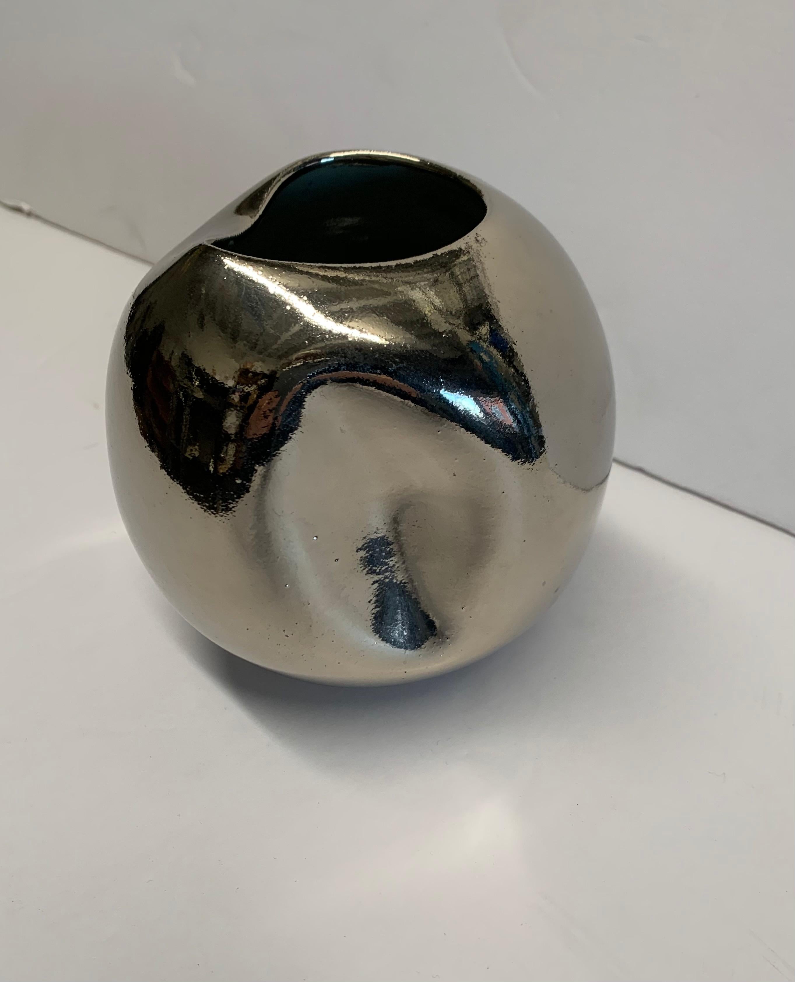 Platinum Three Dimple Vase In New Condition In New York, NY