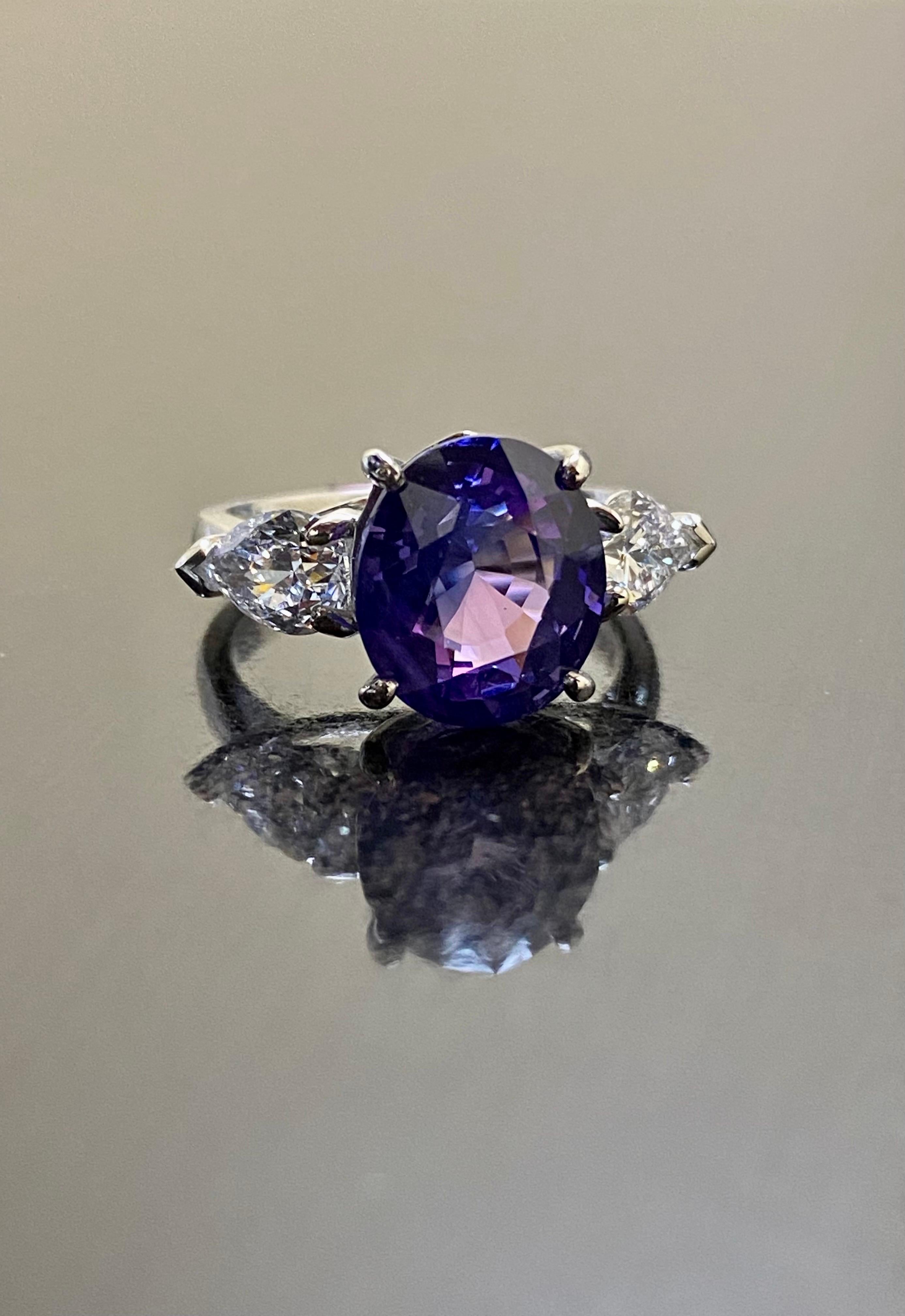 Collection Design/One Design

Métal - 90 % de platine, 10 % d'iridium.

Pierres - Saphir violet ovale certifié GIA 6,15 carats, 1 diamant poire certifié GIA 0,74 carats D couleur SI1 pureté, 1 diamant poire 0,70 carat D couleur SI1 pureté.  7.59