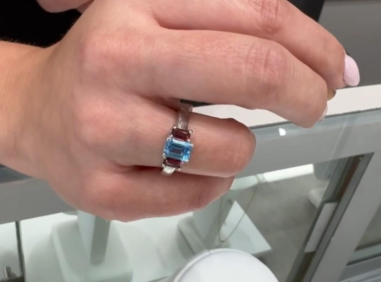 Platinum Three Stone Pink Tourmaline 0.75 Carat and Blue Topaz 1.35 Carat Ring For Sale 1