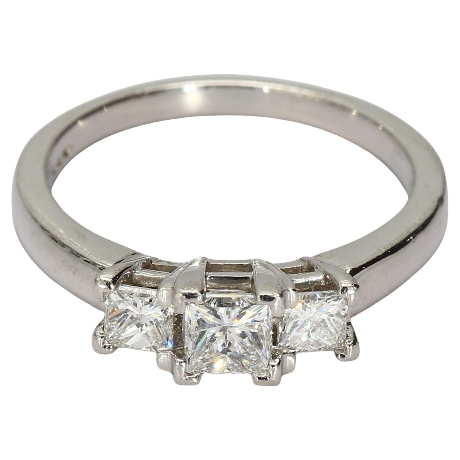 Anello in platino a tre pietre con diamanti taglio Princess - Misura 7,75