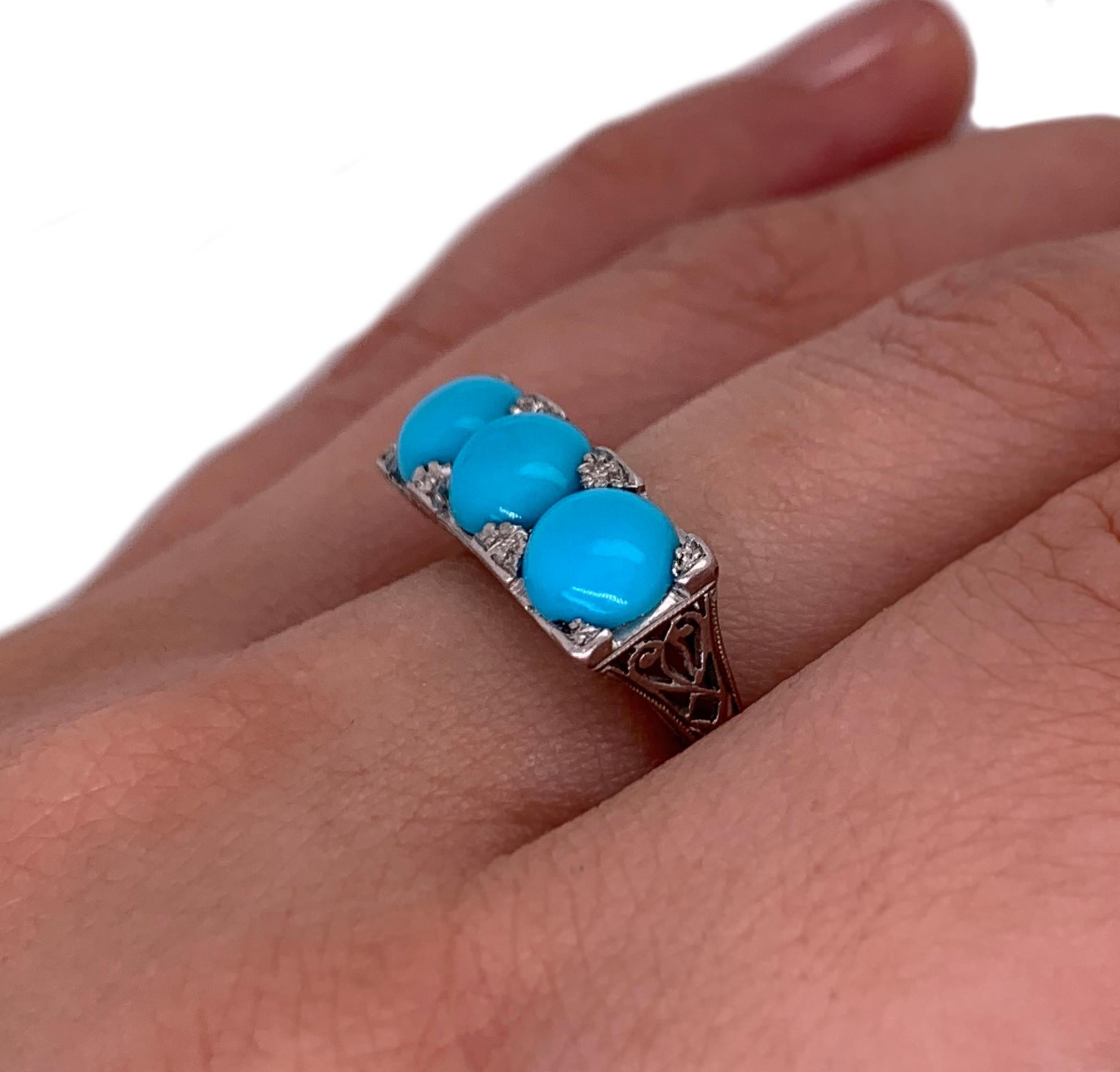 Platinum Three-Stone Turquoise Ring In Excellent Condition For Sale In West Palm Beach, FL