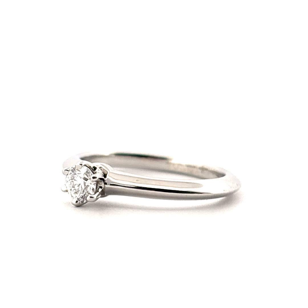 Platin Tiffany & Co. 0,18 Karat H VVS1 Diamant Verlobungsring im Zustand „Hervorragend“ im Angebot in Sewickley, PA