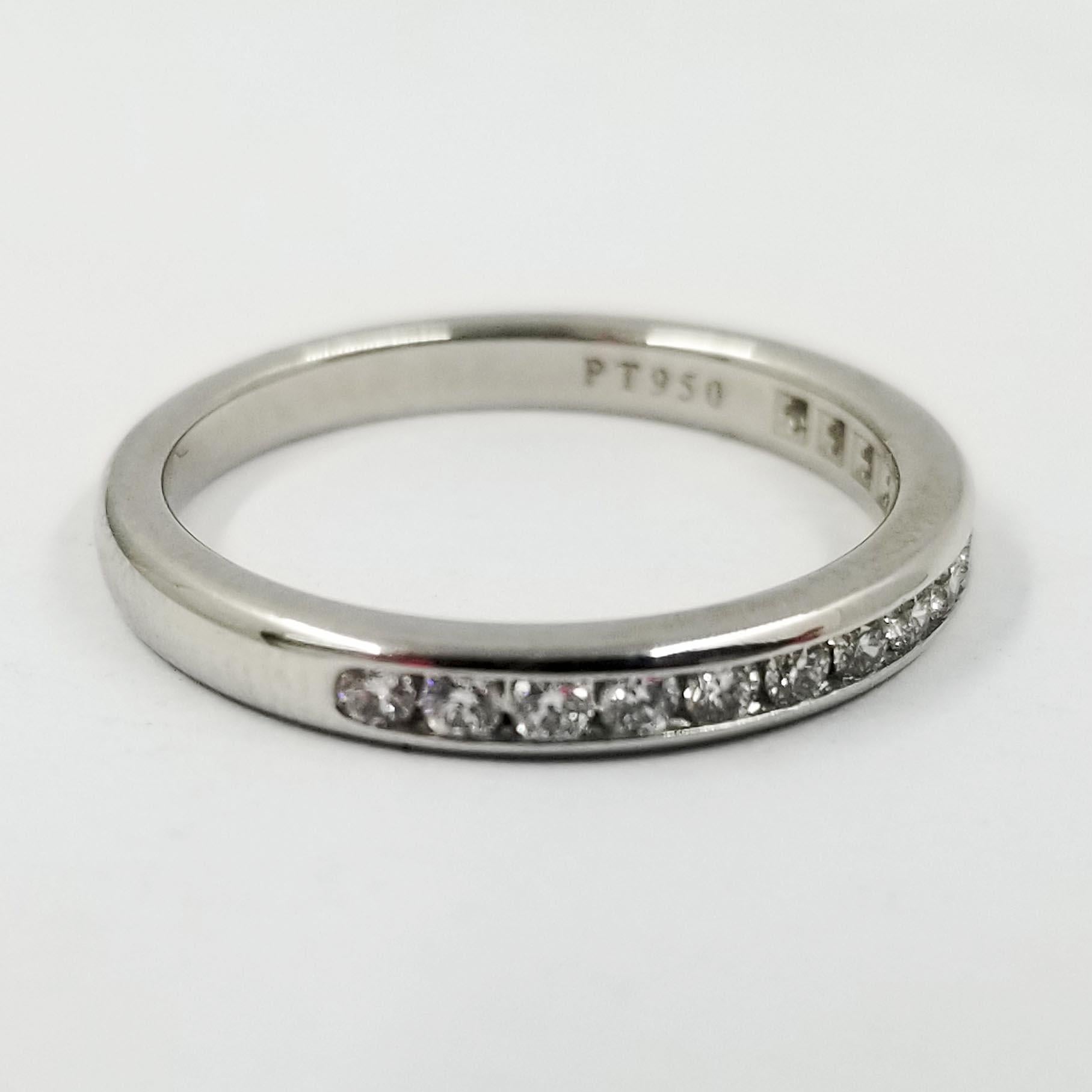 Platino Tiffany & Co. Anillo de diamante redondo engastado en canal Corte redondo en venta
