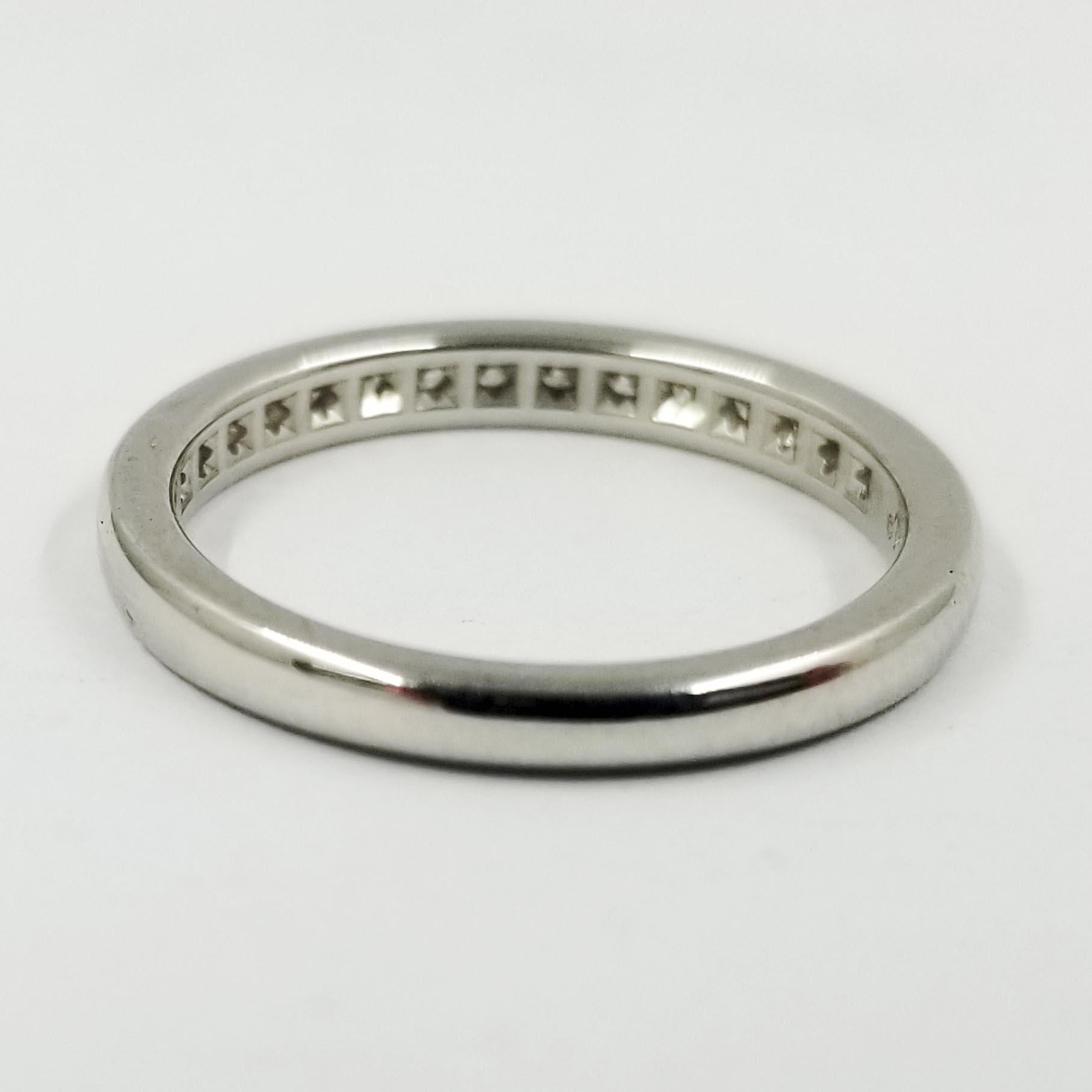 Platine Tiffany & Co. Bague à anneau en diamant rond serti en bande Pour femmes en vente