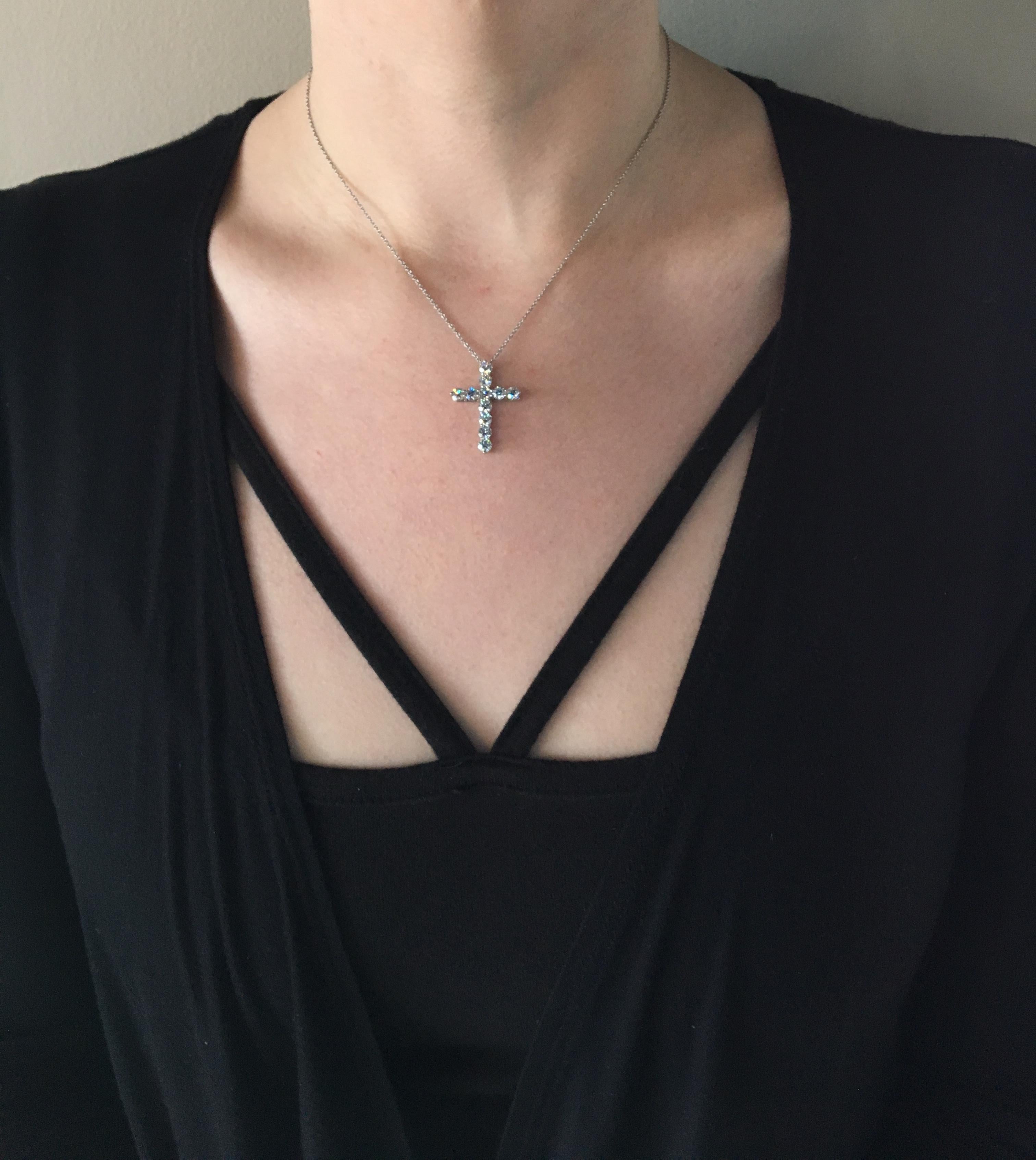 This beautiful platinum Tiffany & Co. necklace features a stunning diamond Tiffany & Co. cross with approximately 2.00CTW of diamonds.

Diamond Carat Weight: Approximately 2.00CTW
Diamond Cut: Round Brilliant
Color: Average D-E
Clarity: Average