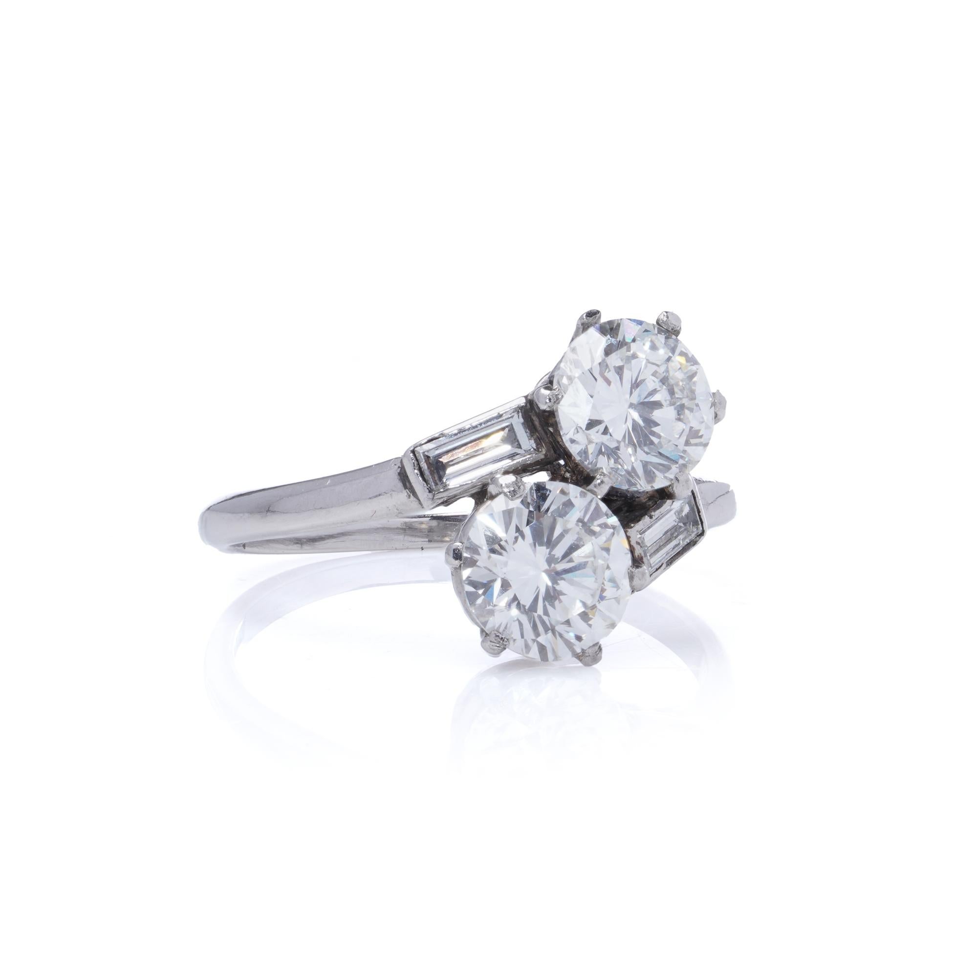 Taille ronde Platine Toi et Moi 2.00 ct. Bague à diamant rond de taille Brilliante en vente