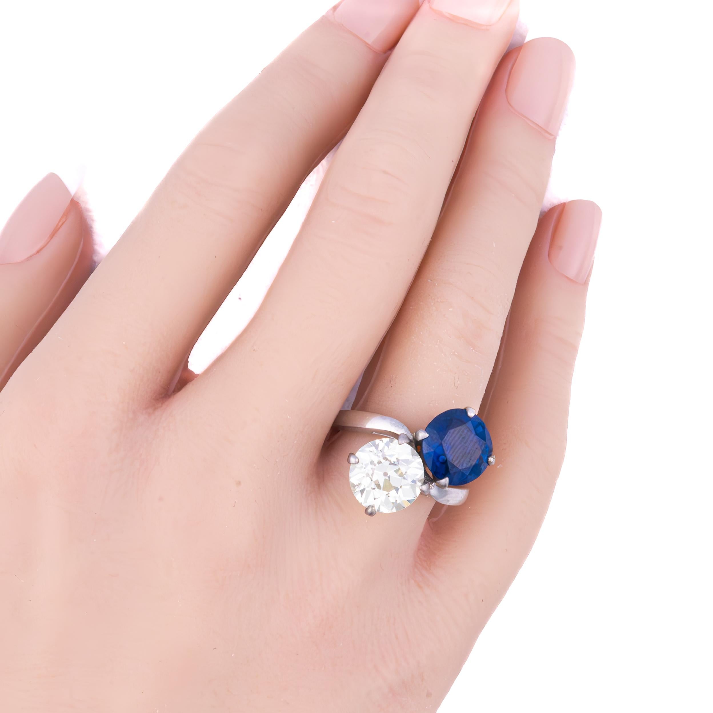 Taille vieille Europe Bague Toi et Moi en platine, taille européenne ancienne et saphir en vente