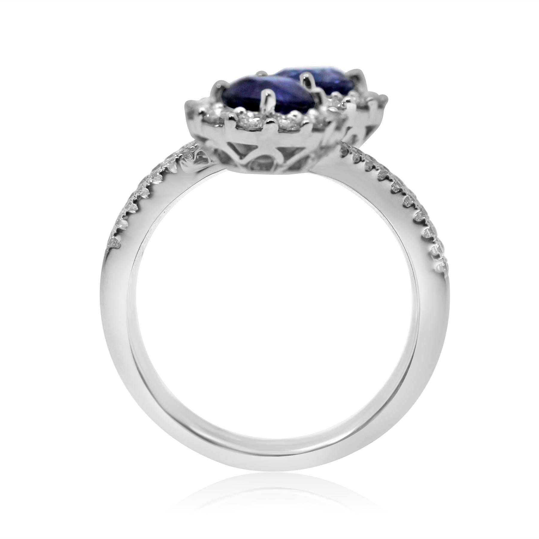 Round Cut Platinum Toi-et-Moi Ring Set with Diamonds and Blue Sapphires Gemstones For Sale