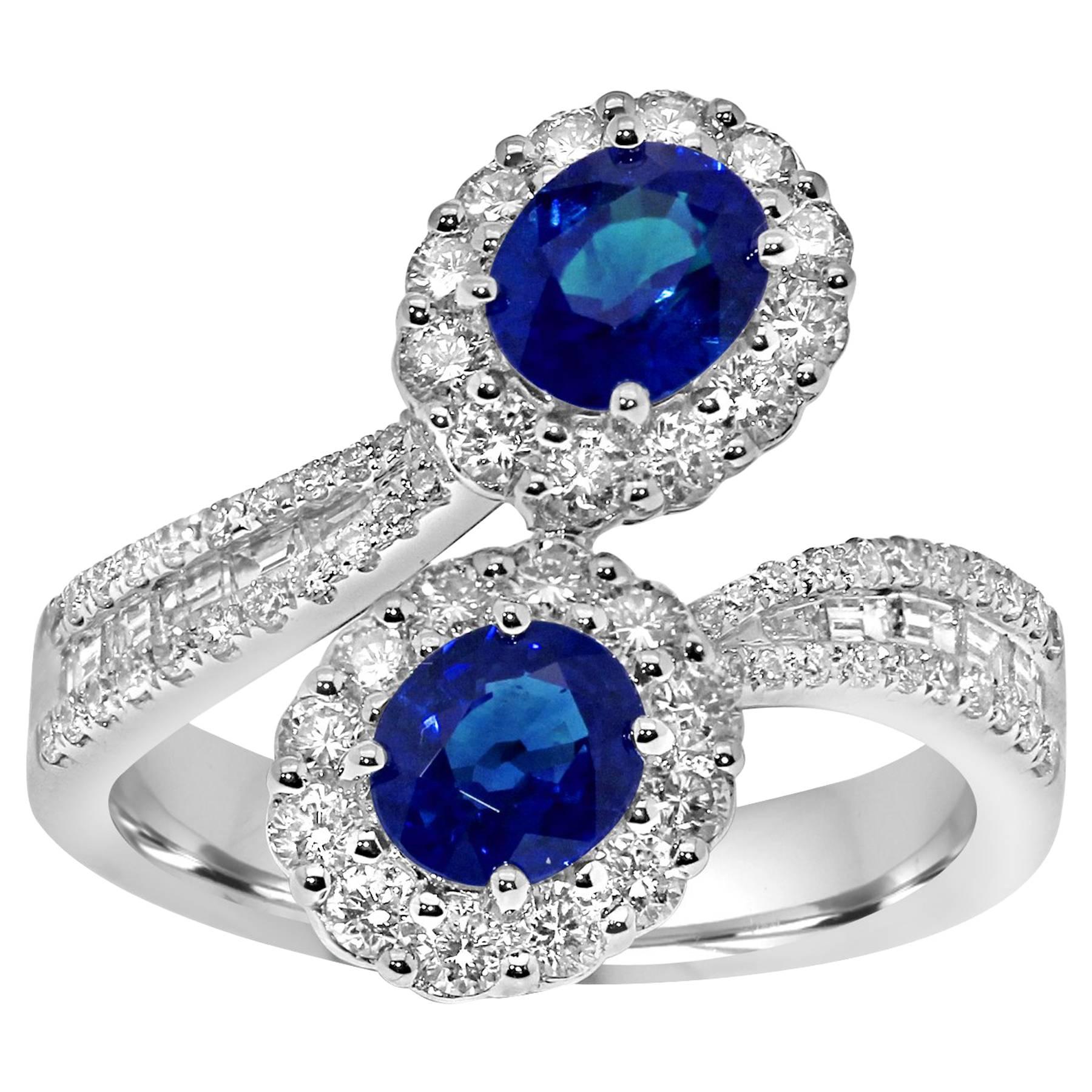 Platinum Toi-et-Moi Ring Set with Diamonds and Blue Sapphires Gemstones For Sale
