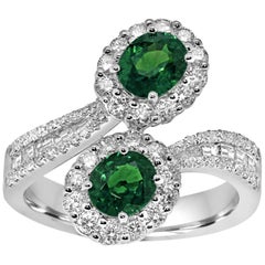 Platinum Toi-et-Moi Ring Set with Diamonds and Emerald Gemstones