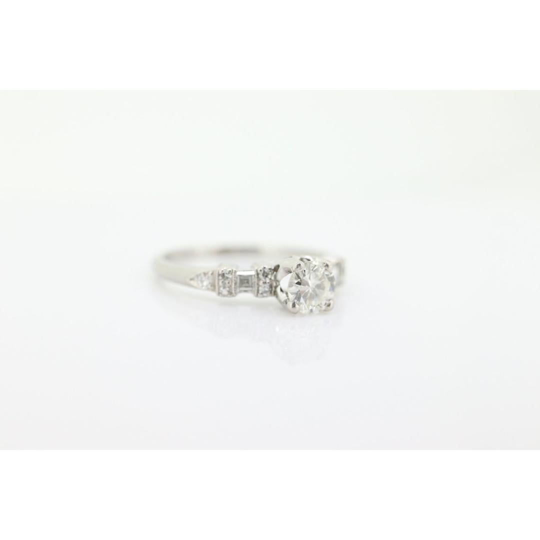 Vintage from the 1920s
Materials: Gold
Gemstone: Diamond
Band color: Gold
Beautiful Antique Diamond Solitaire Ring. Marked Traub Orange Blossom.Platinum marked properly.

Condition: Shows little to no signs of wear.

Details:
Sz 5.5
2mm wide