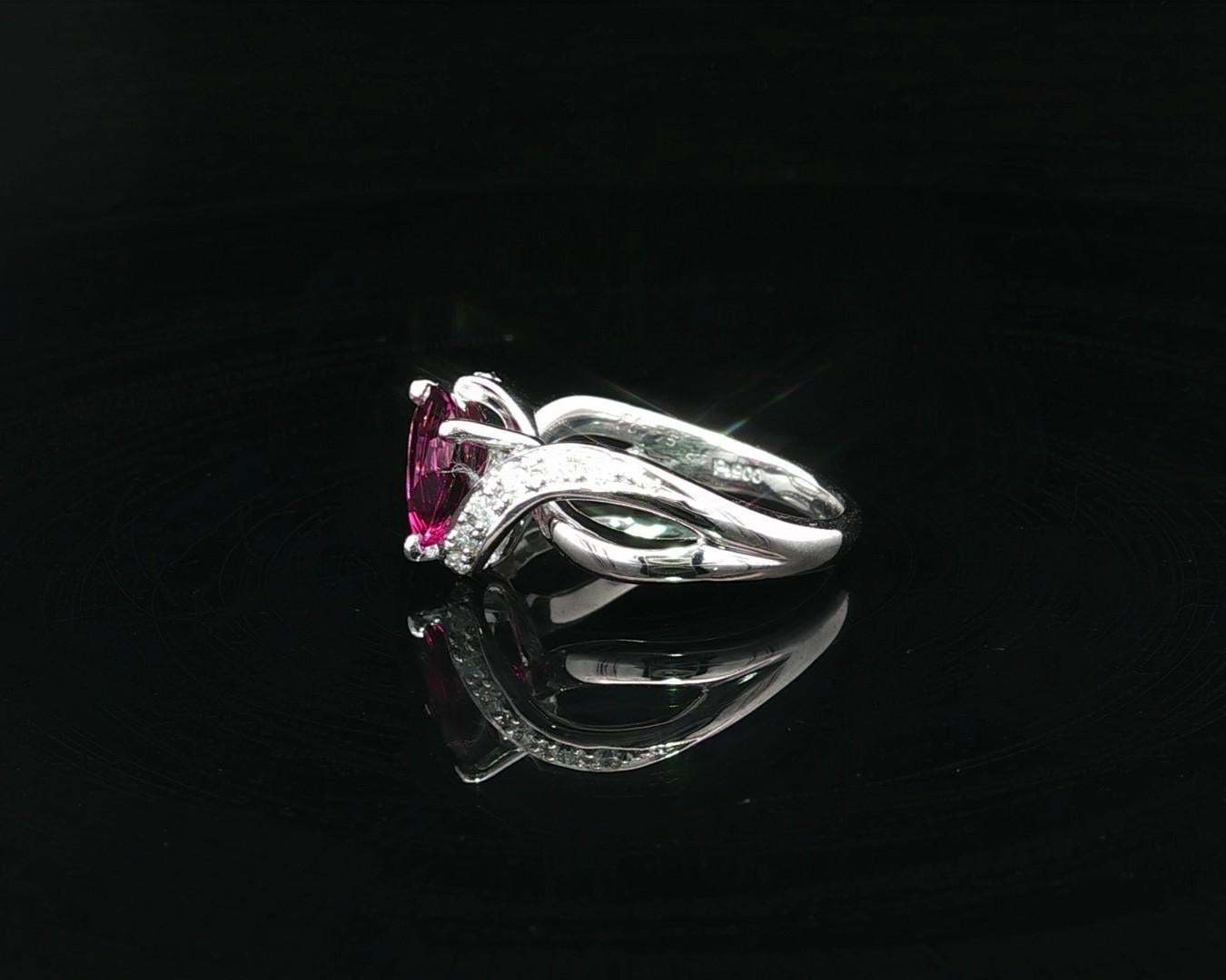Platin Trillion Cut 2,26ctw Feurige Magenta Turmalin & Diamant Cocktail Ring im Angebot 5