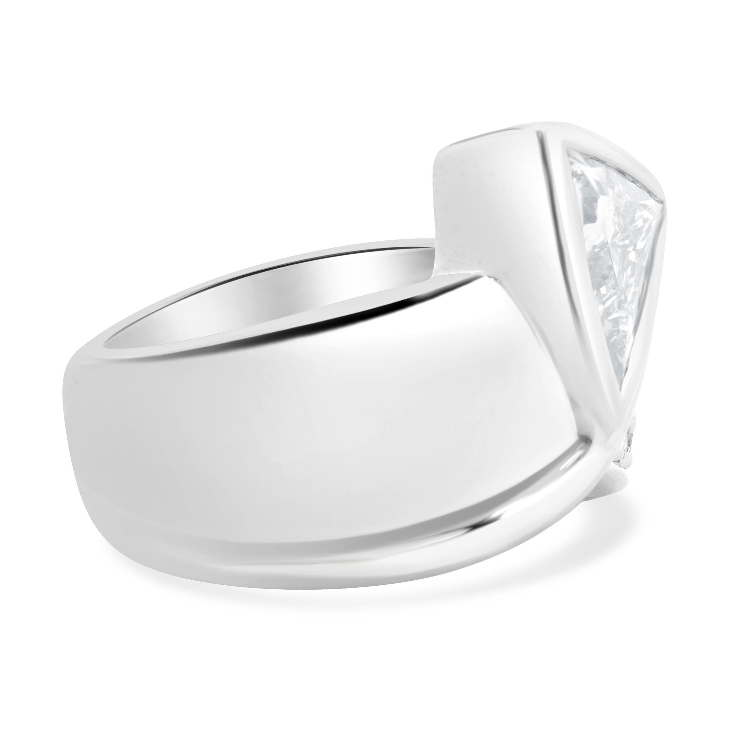 Platinum Trillion Cut Diamond Engagement Ring In Excellent Condition For Sale In Scottsdale, AZ