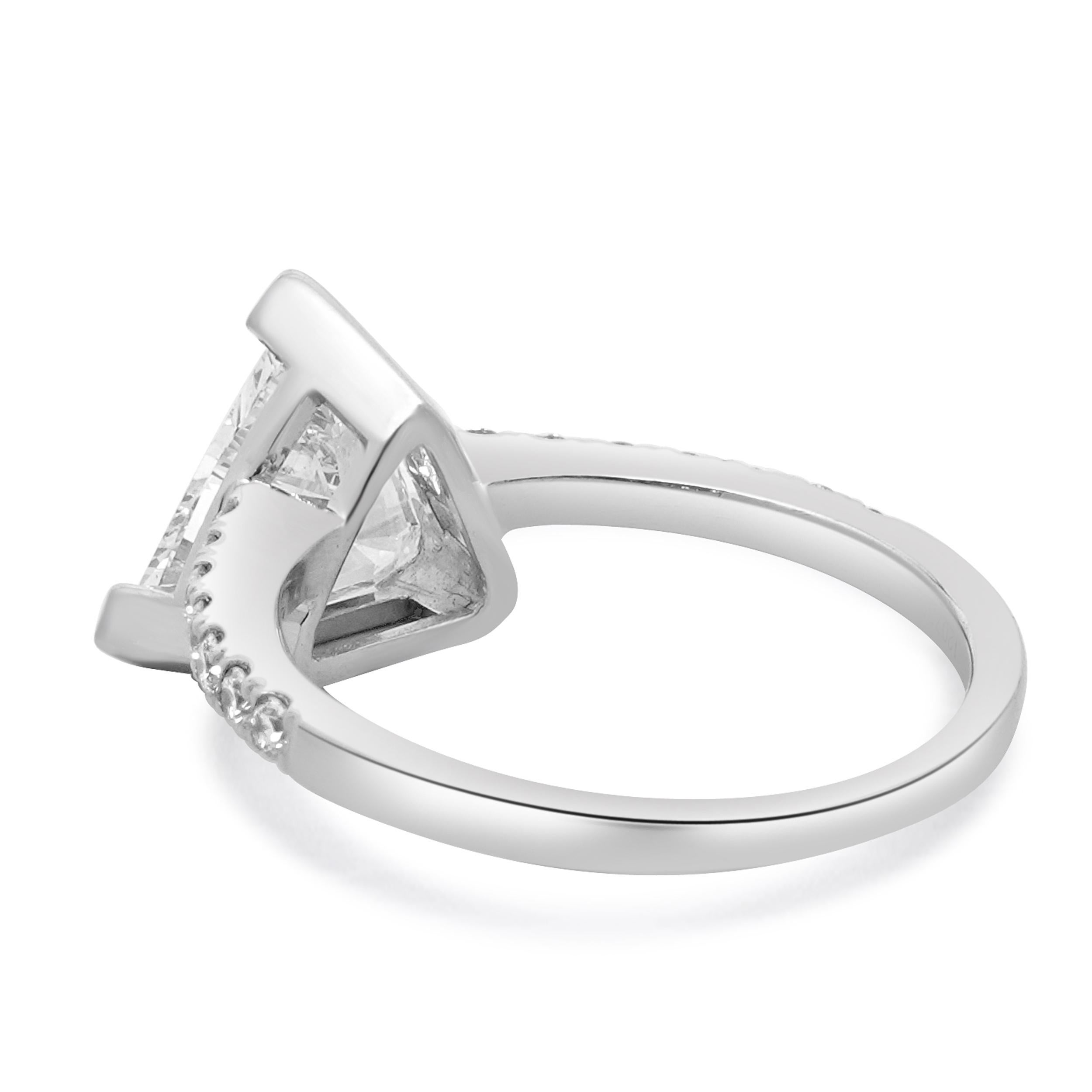 Anello di fidanzamento in platino con diamante taglio trilione In condizioni ottime in vendita a Scottsdale, AZ