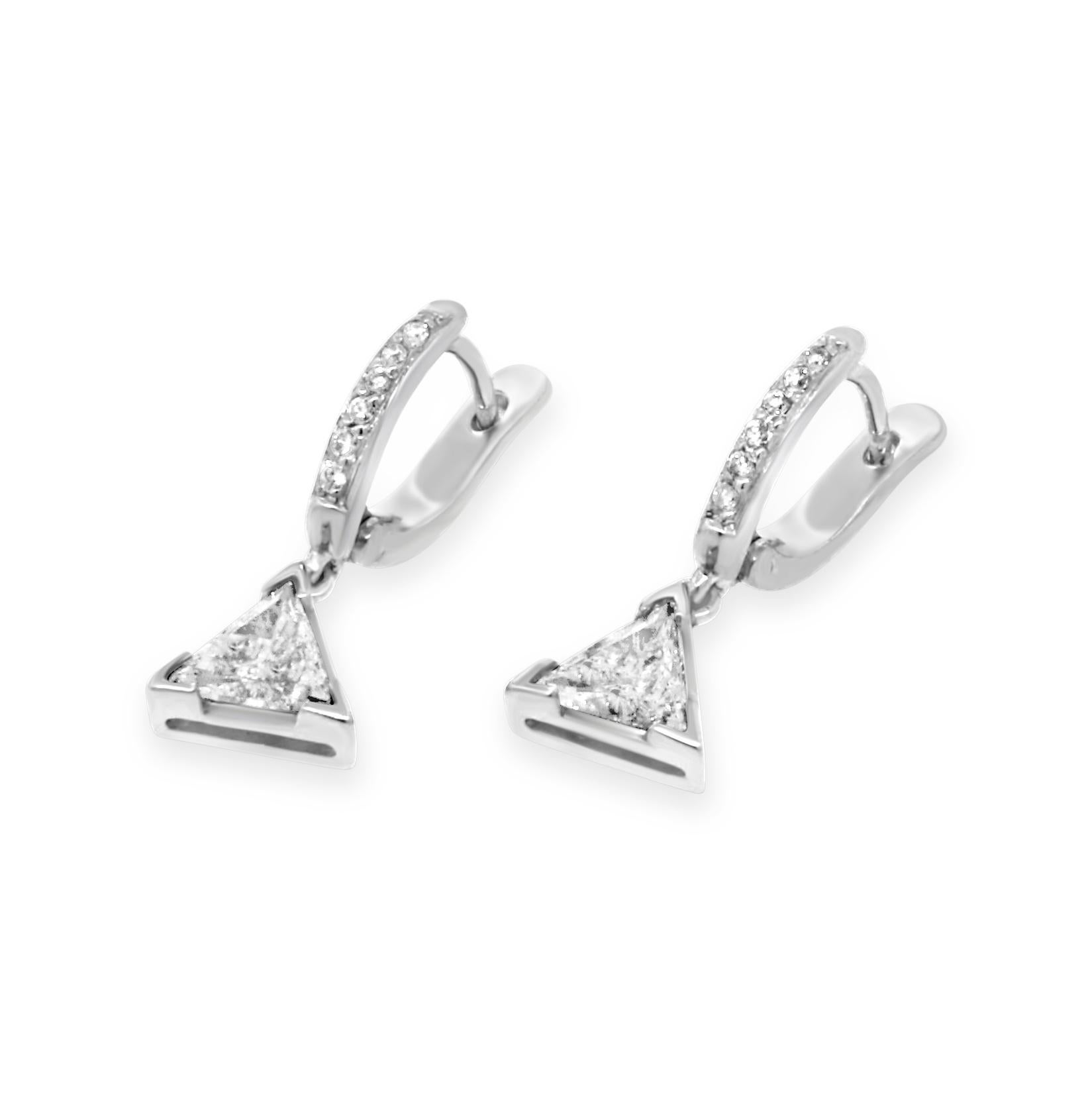Pendientes Colgantes de Platino y Diamantes Trillón en Bueno estado para la venta en New York, NY