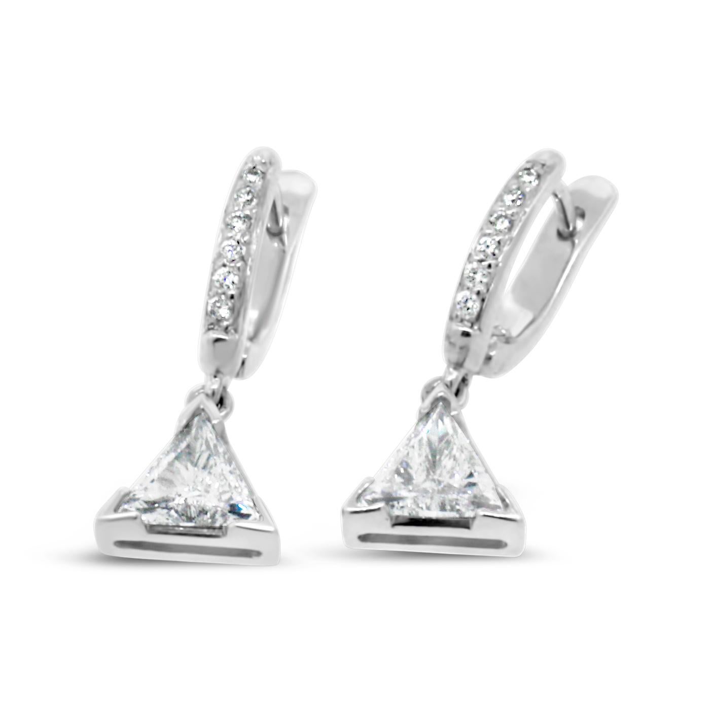 Pendientes Colgantes de Platino y Diamantes Trillón en venta 2