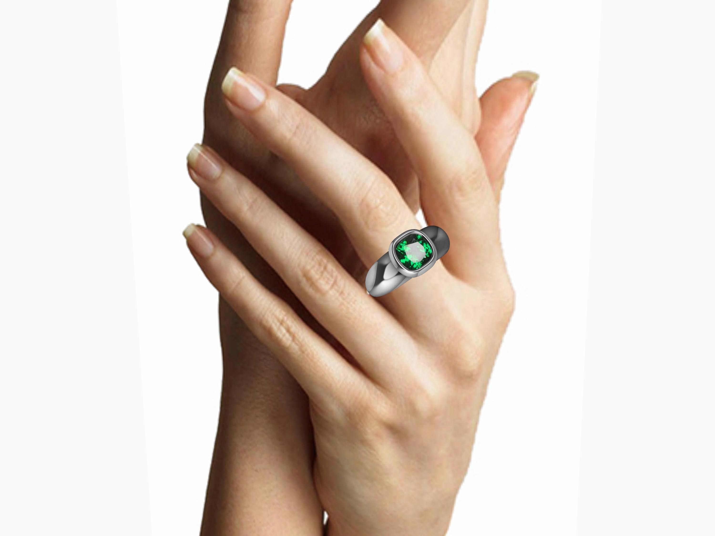 Contemporary Platinum Tsavorite Sculpture Ring For Sale